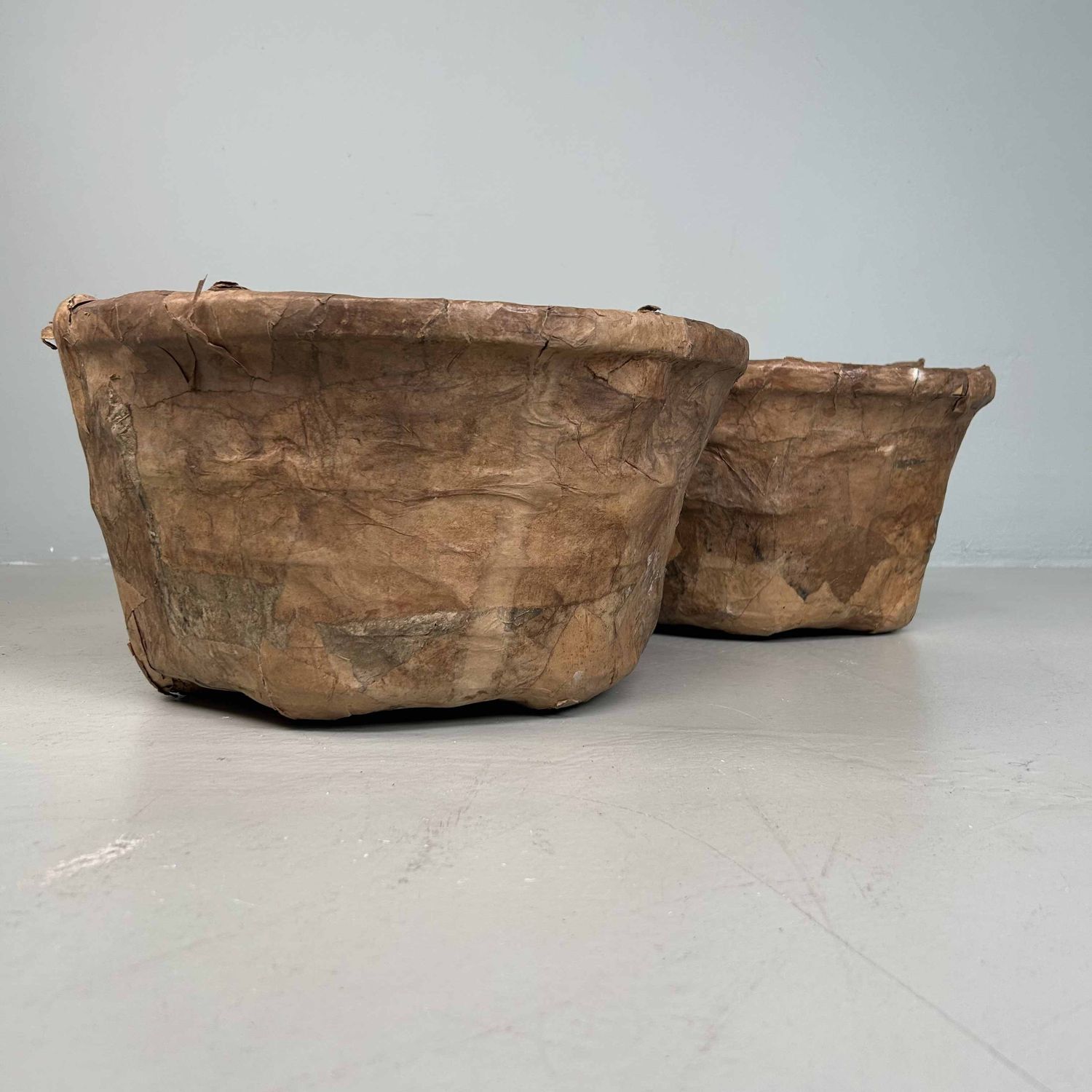 Set Antieke Bamboe Manden met Washi Papier, Meiji-periode, Japan.