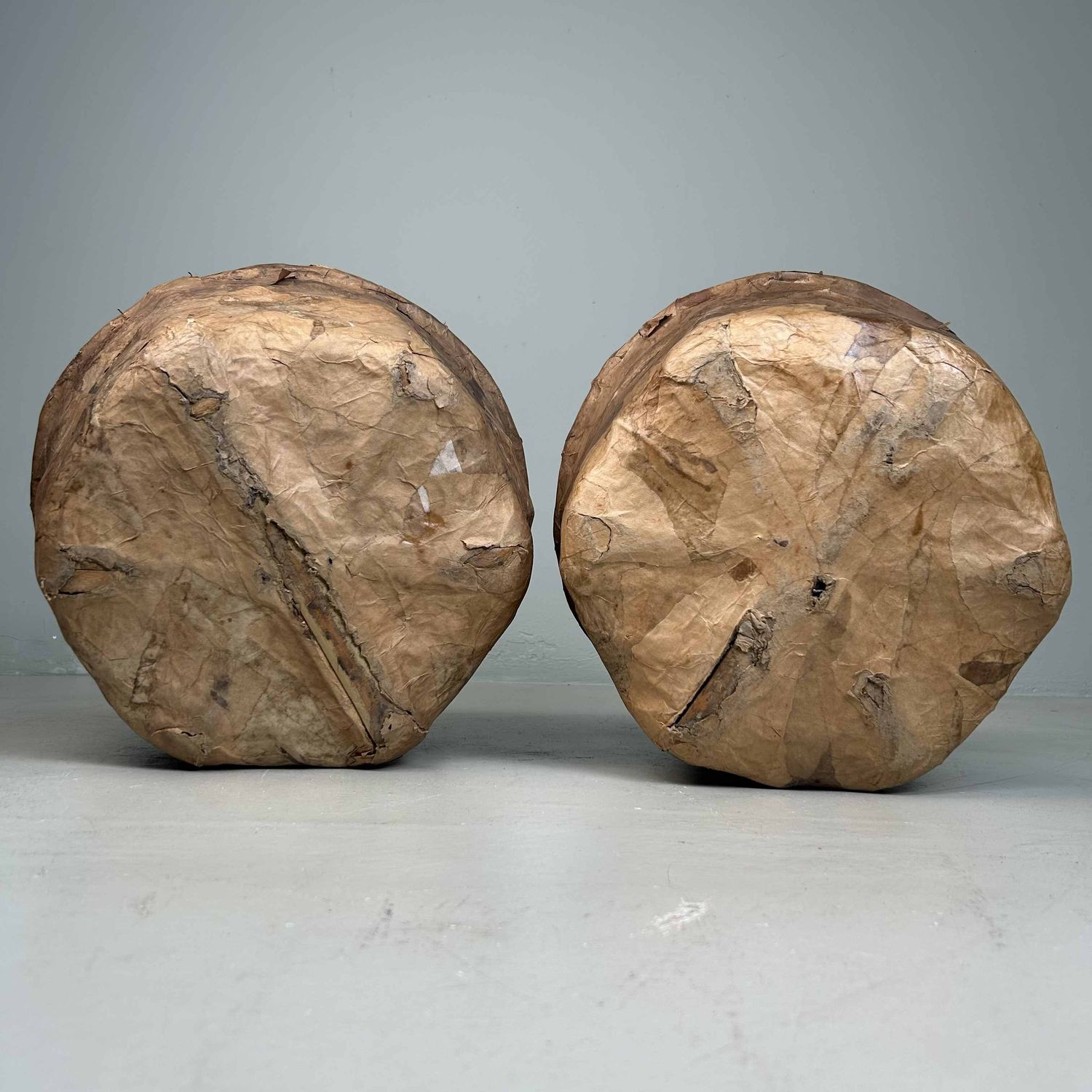 Set Antieke Bamboe Manden met Washi Papier, Meiji-periode, Japan.