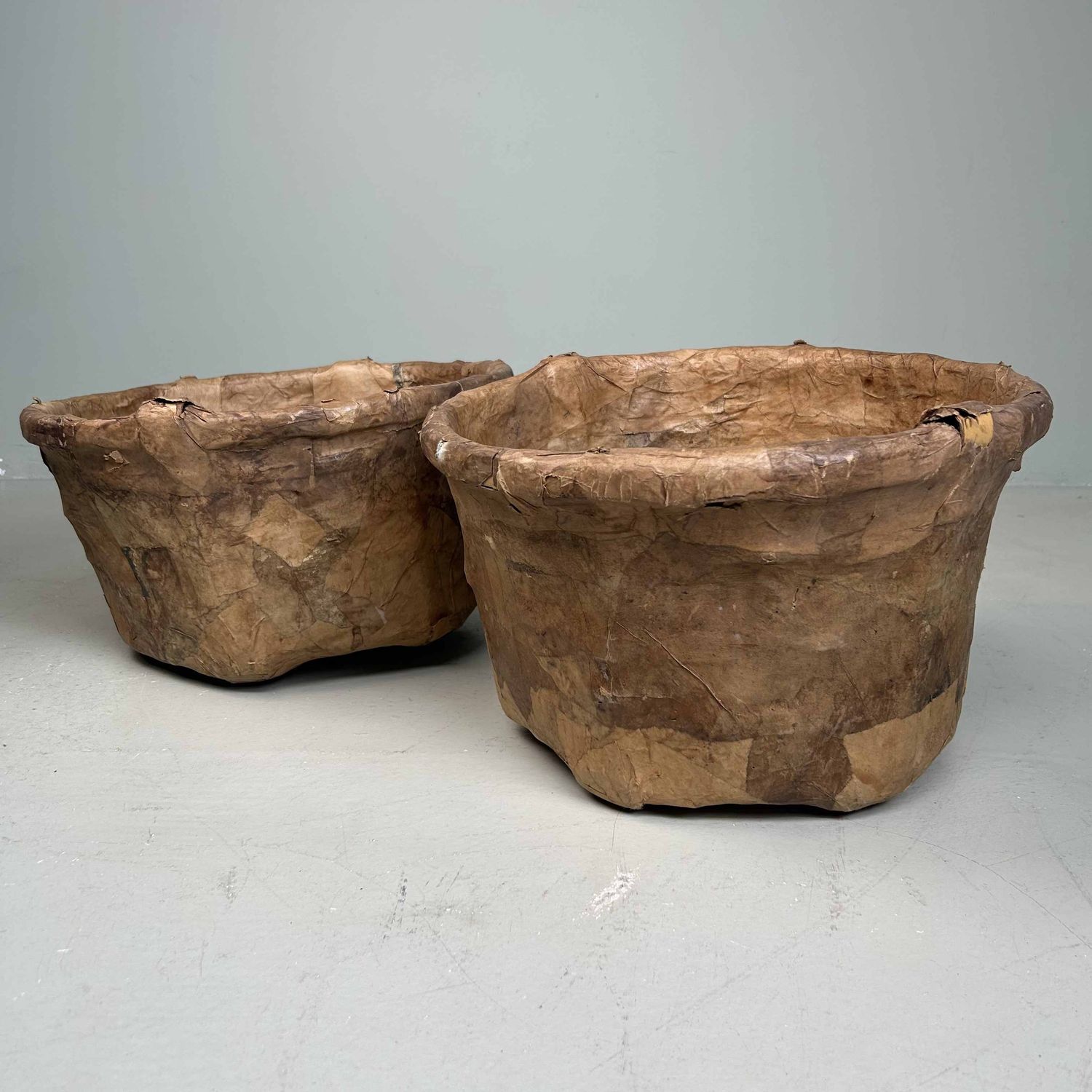 Set Antieke Bamboe Manden met Washi Papier, Meiji-periode, Japan.