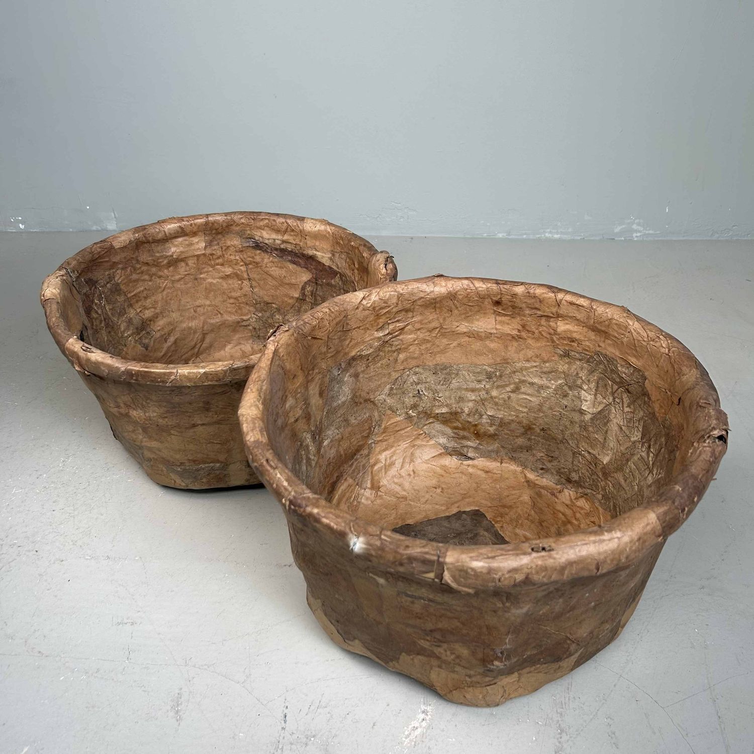 Set Antieke Bamboe Manden met Washi Papier, Meiji-periode, Japan.