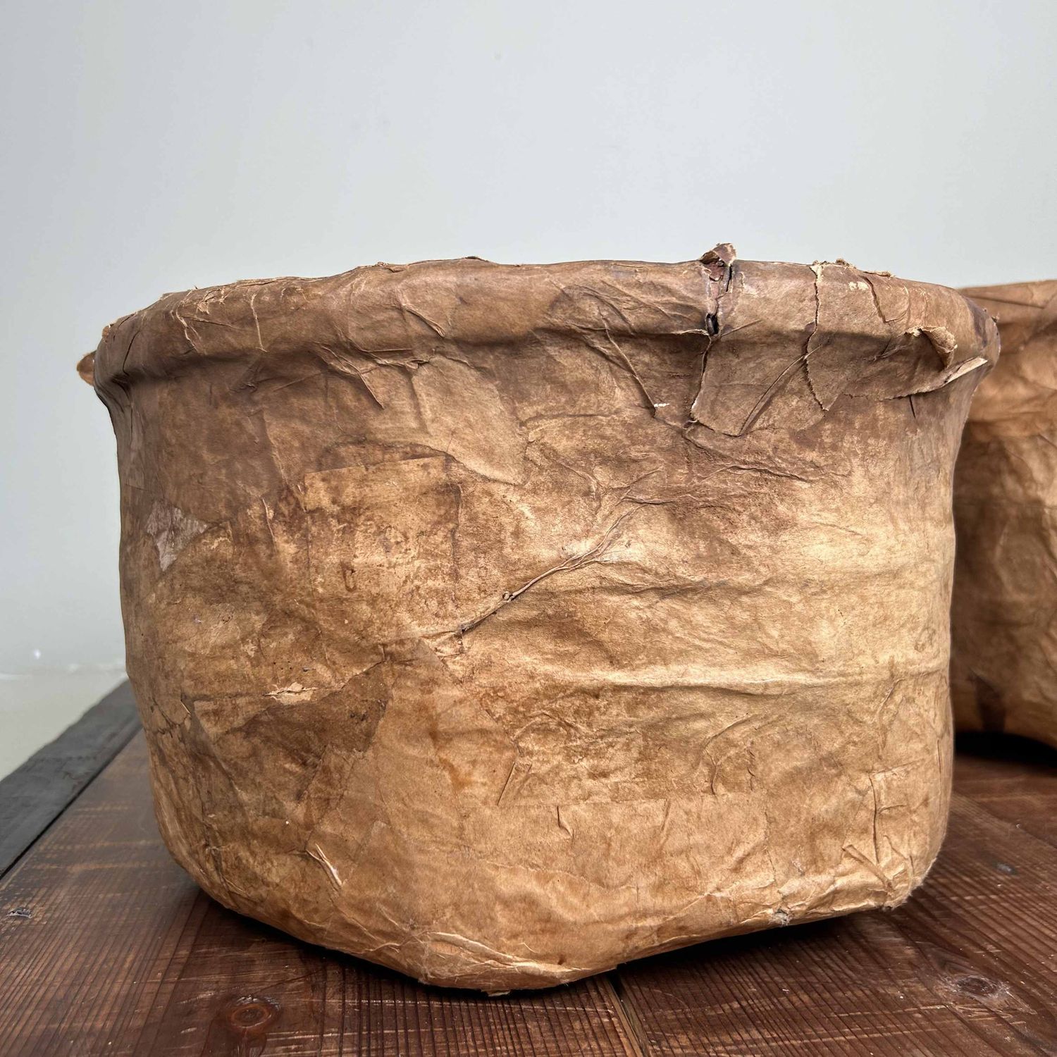 Set Antieke Bamboe Manden met Washi Papier, Meiji-periode, Japan.