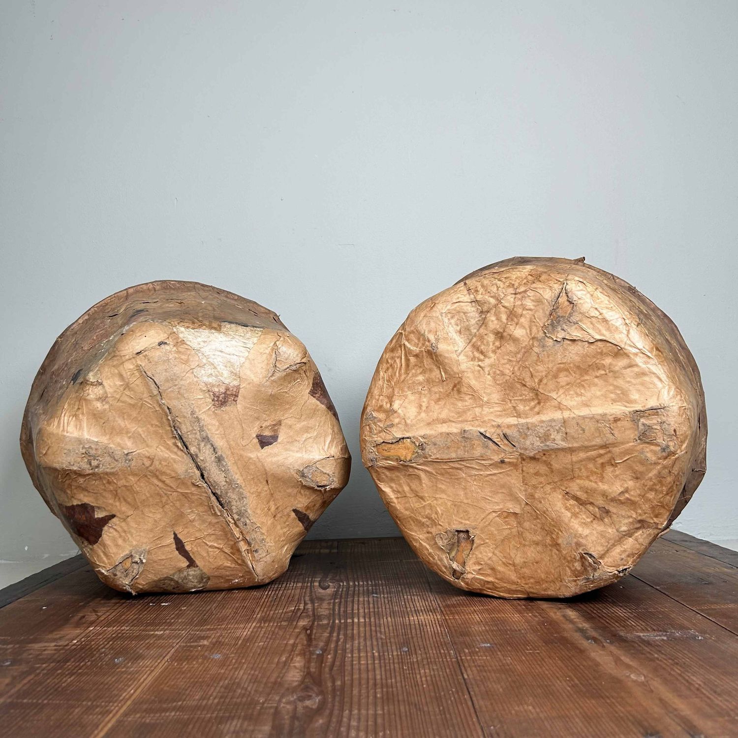 Set Antieke Bamboe Manden met Washi Papier, Meiji-periode, Japan.