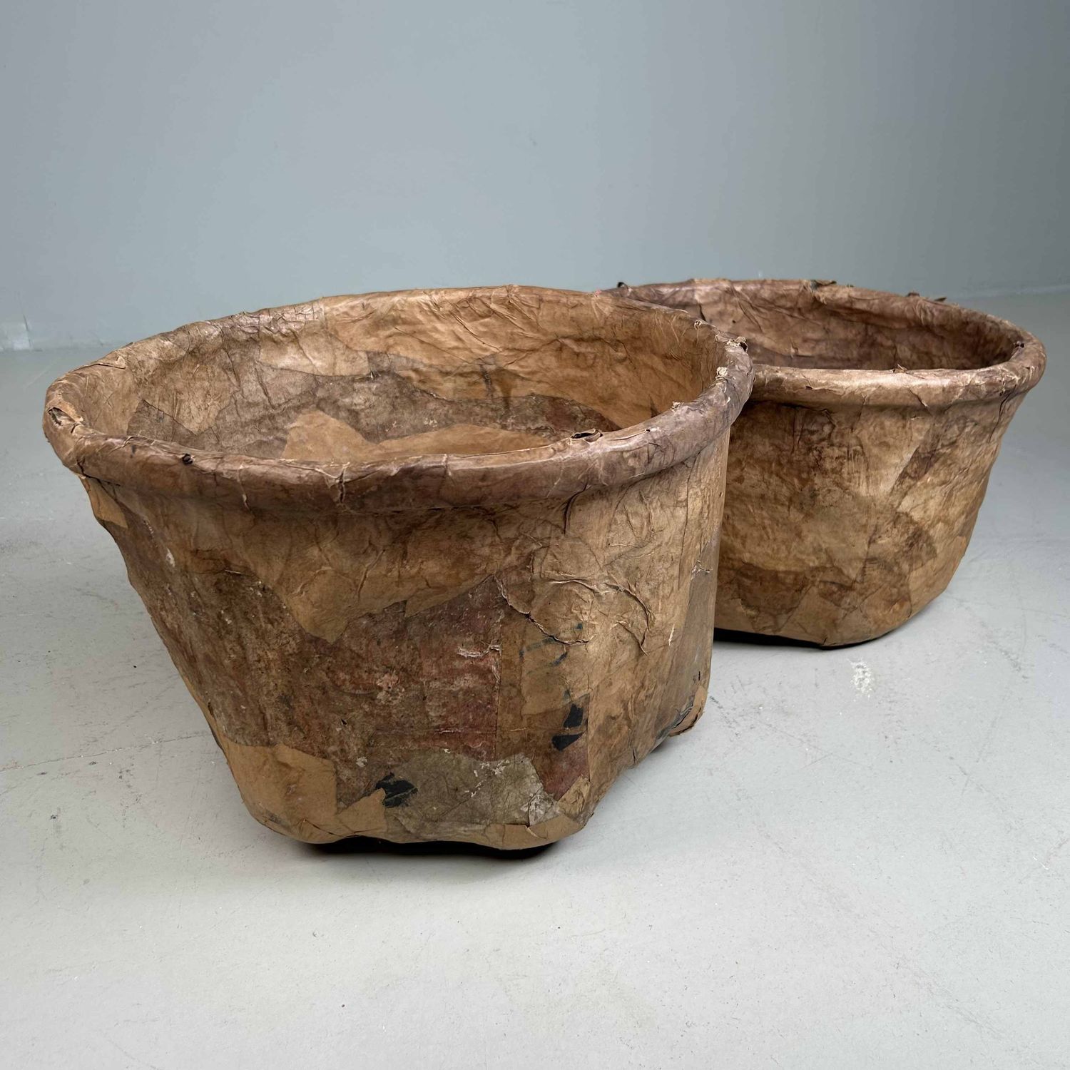 Set Antieke Bamboe Manden met Washi Papier, Meiji-periode, Japan.