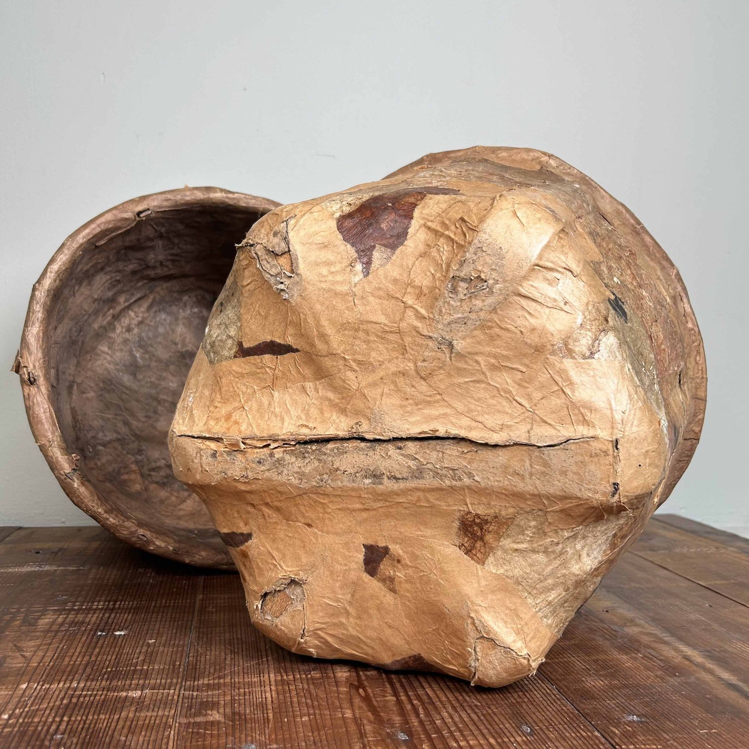 Set Antieke Bamboe Manden met Washi Papier, Meiji-periode, Japan.