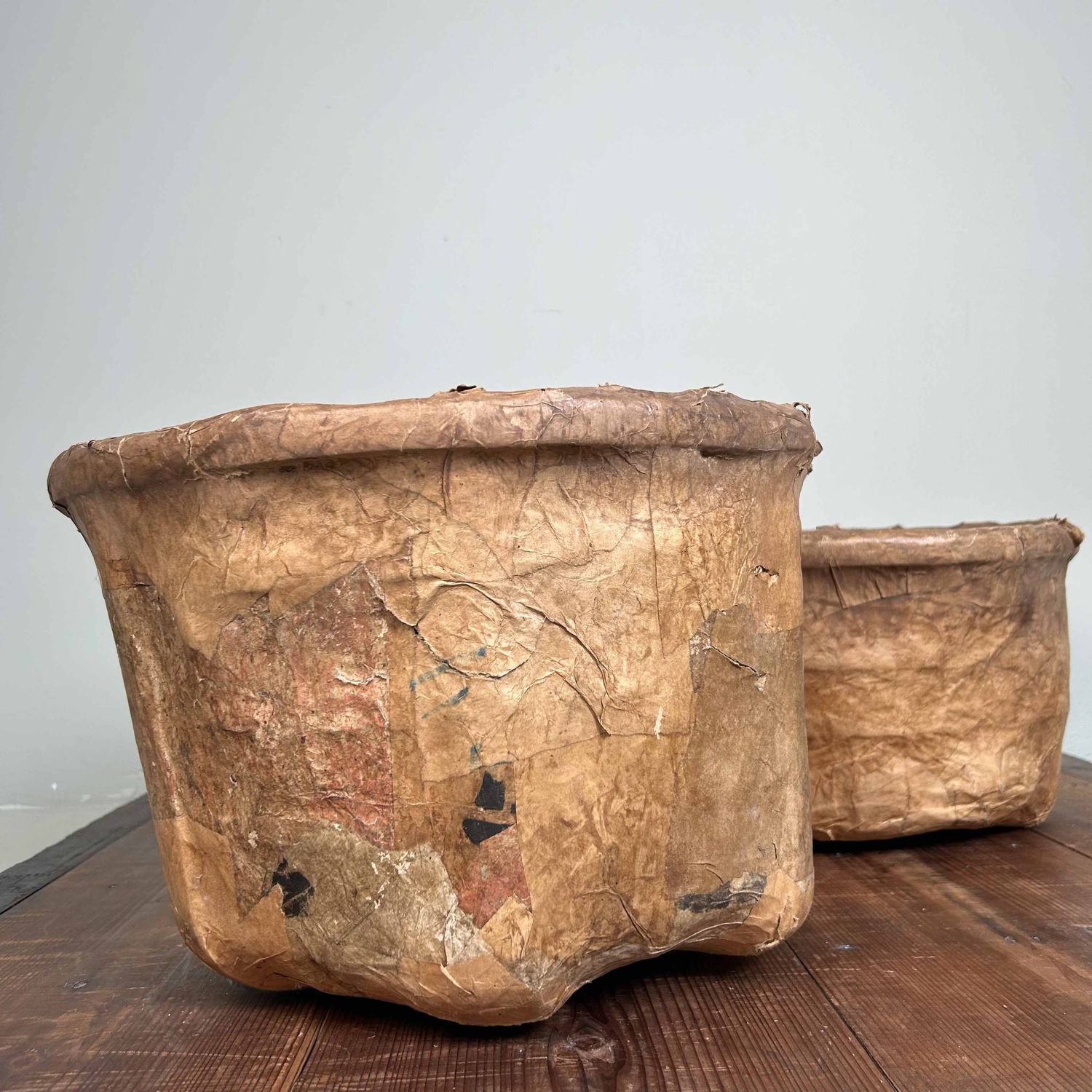 Set Antieke Bamboe Manden met Washi Papier, Meiji-periode, Japan.