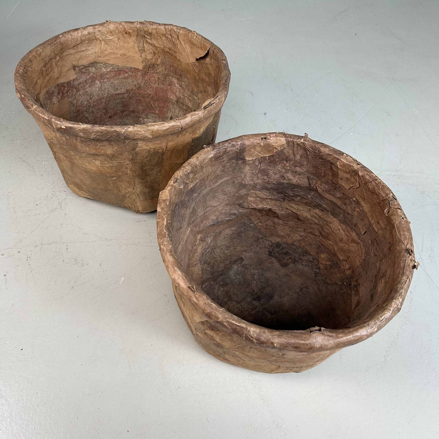 Set Antieke Bamboe Manden met Washi Papier, Meiji-periode, Japan.