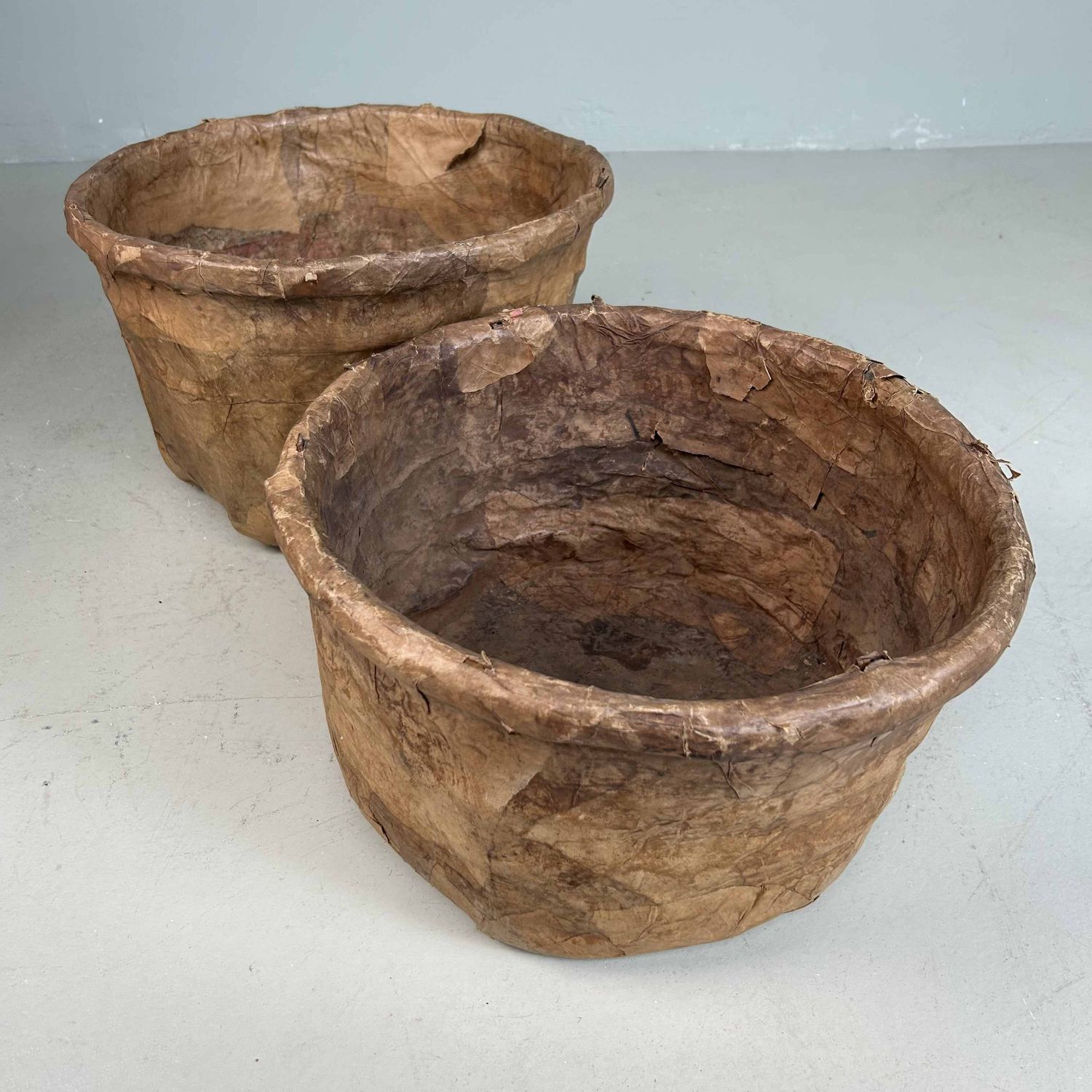 Set Antieke Bamboe Manden met Washi Papier, Meiji-periode, Japan.