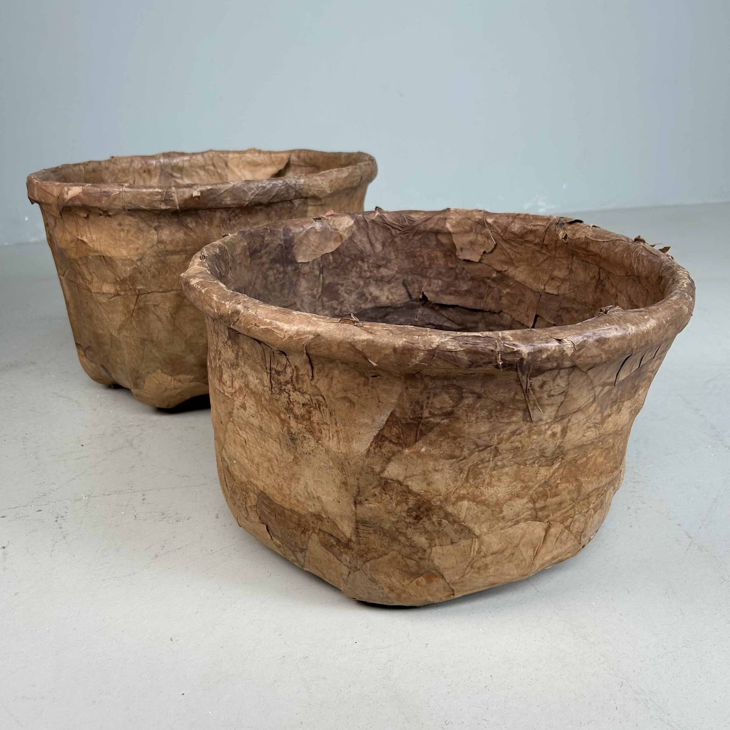 Set Antieke Bamboe Manden met Washi Papier, Meiji-periode, Japan.