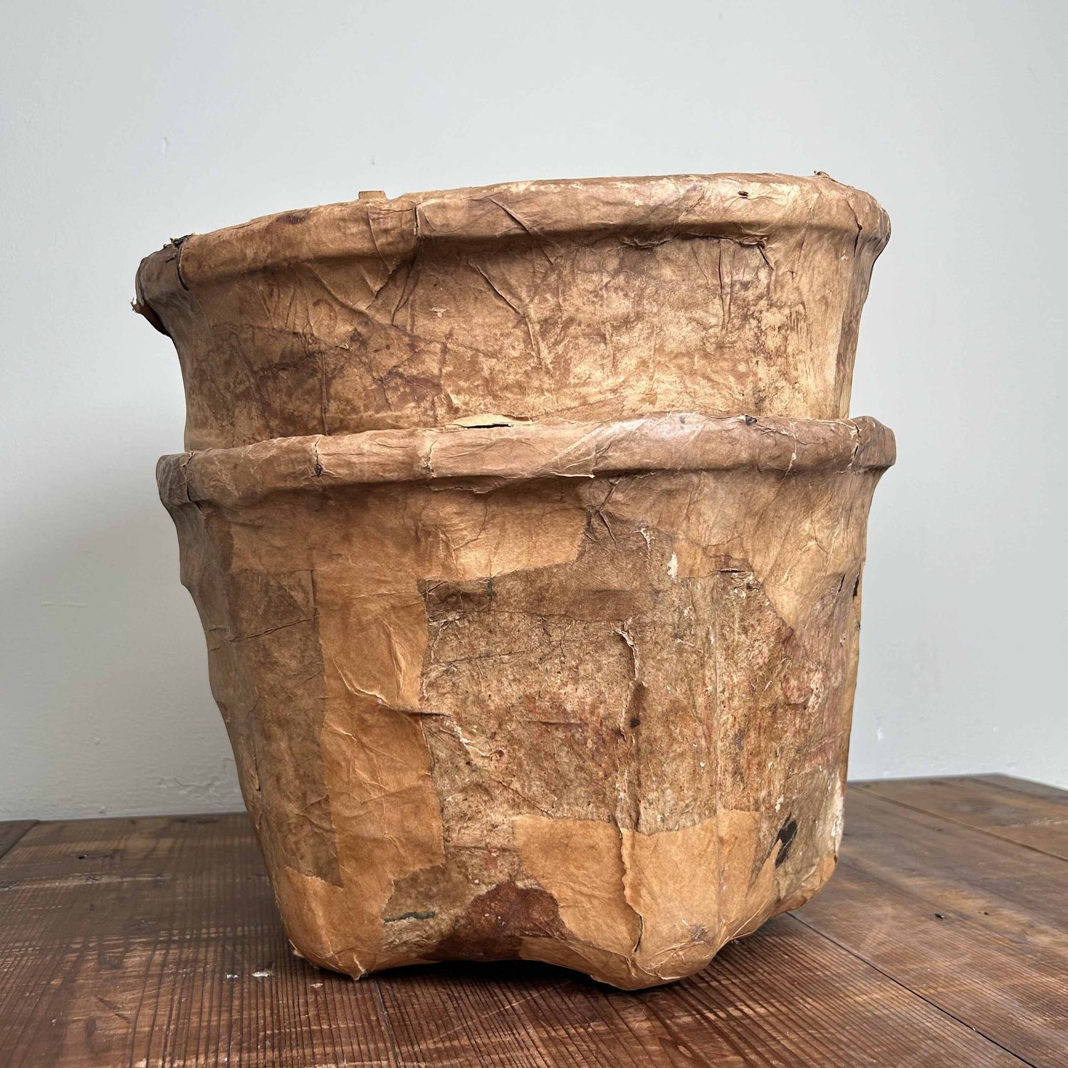 Set Antieke Bamboe Manden met Washi Papier, Meiji-periode, Japan.