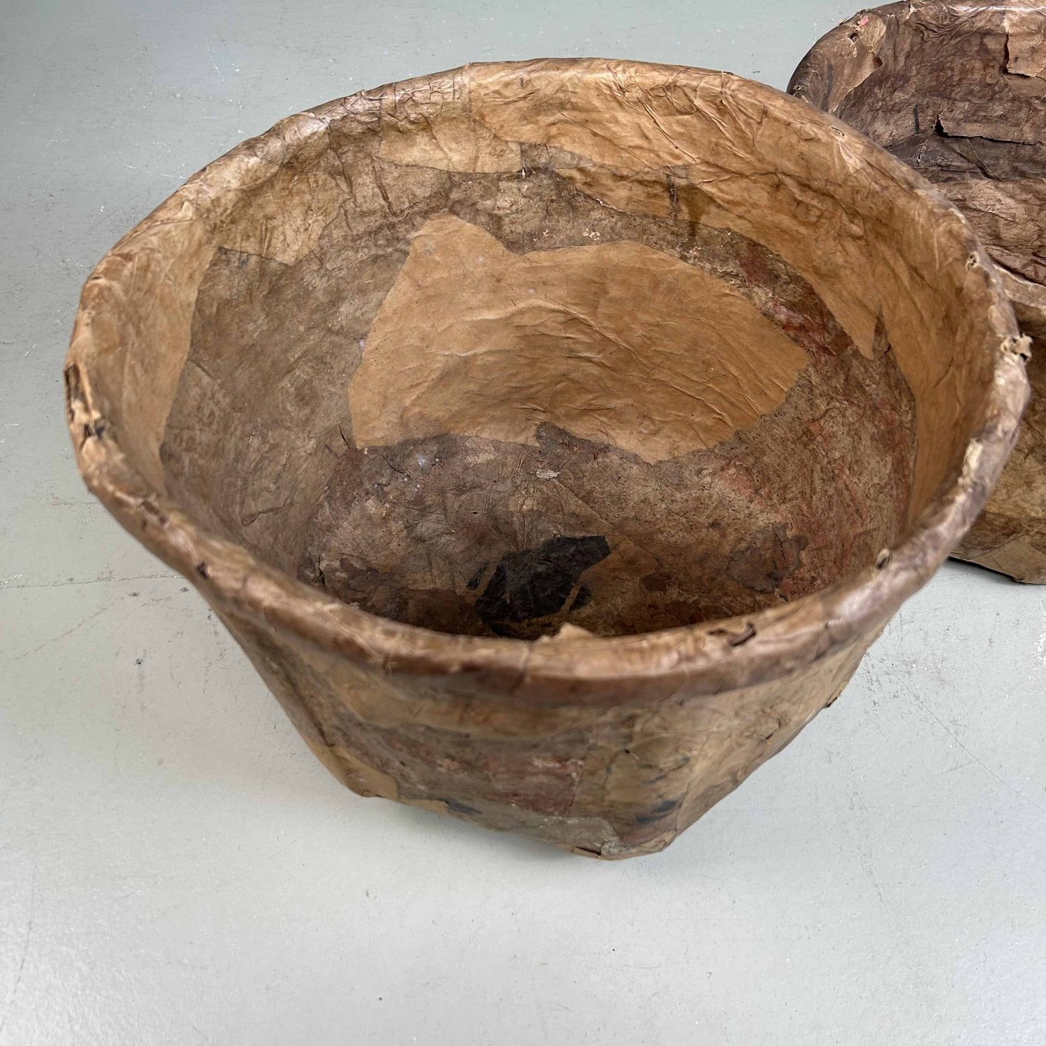 Set Antieke Bamboe Manden met Washi Papier, Meiji-periode, Japan.