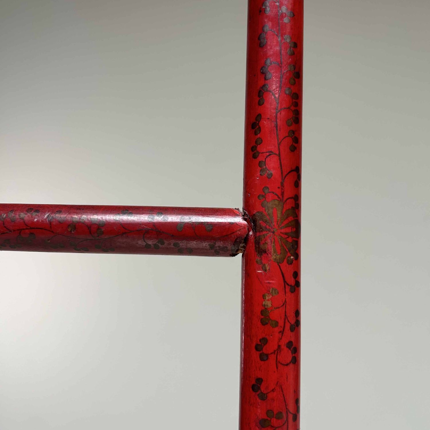 Antieke Japanse Lacquer 'Kraanvogel' Kimono Hanger Stand (Ikō), Meiji.