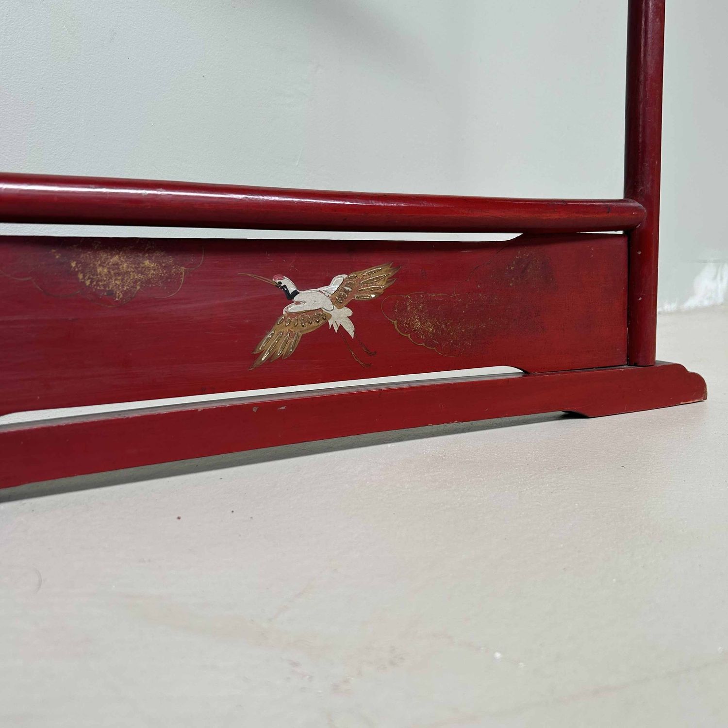 Antieke Japanse Lacquer 'Kraanvogel' Kimono Hanger Stand (Ikō), Meiji.