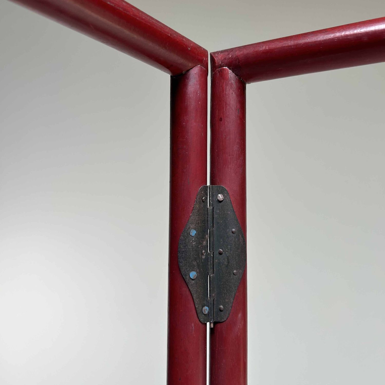 Antieke Japanse Lacquer 'Kraanvogel' Kimono Hanger Stand (Ikō), Meiji.