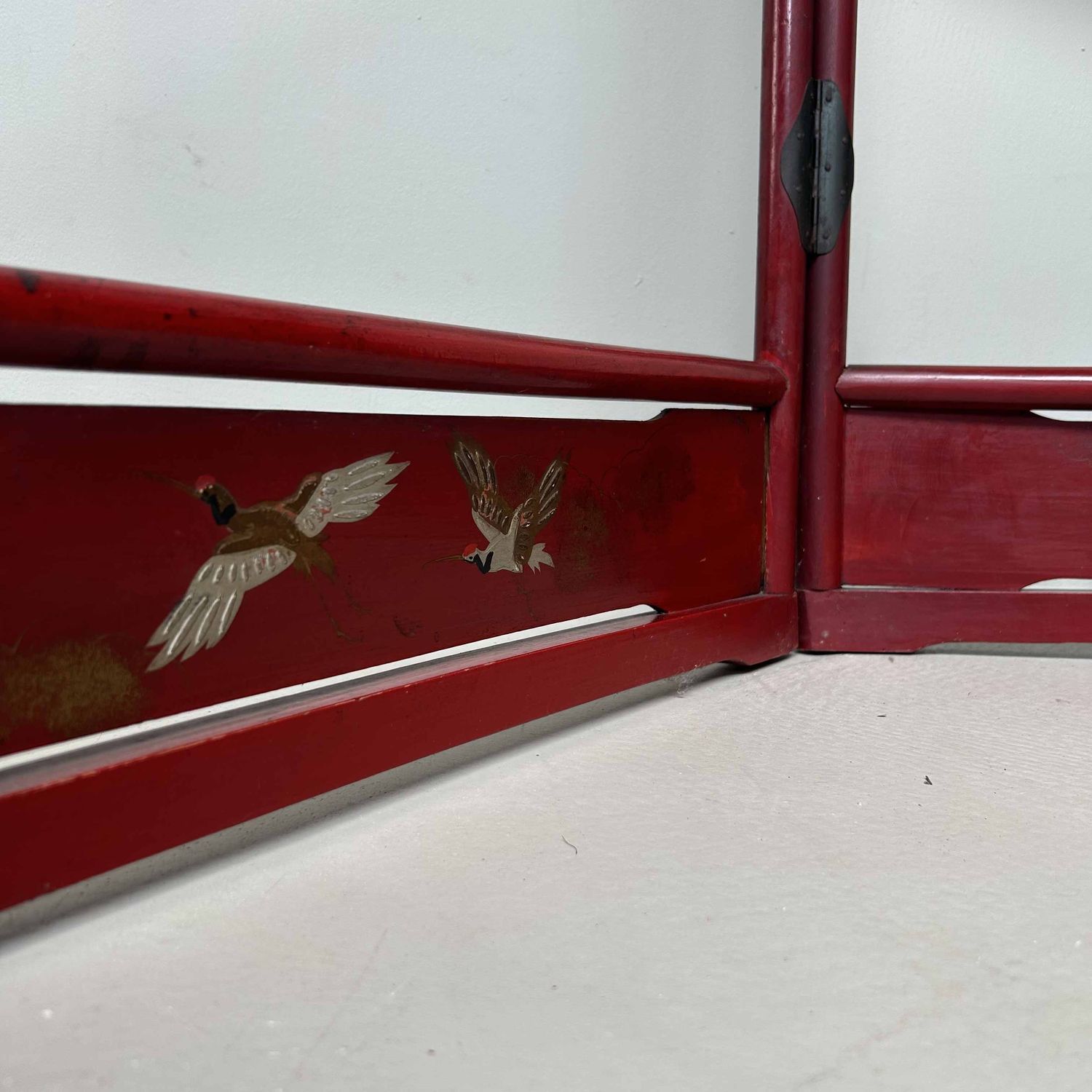 Antieke Japanse Lacquer 'Kraanvogel' Kimono Hanger Stand (Ikō), Meiji.