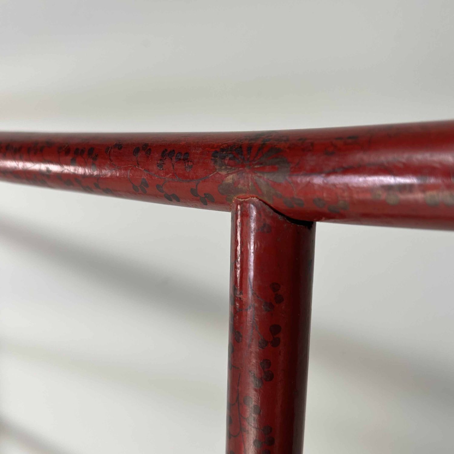 Antieke Japanse Lacquer 'Kraanvogel' Kimono Hanger Stand (Ikō), Meiji.