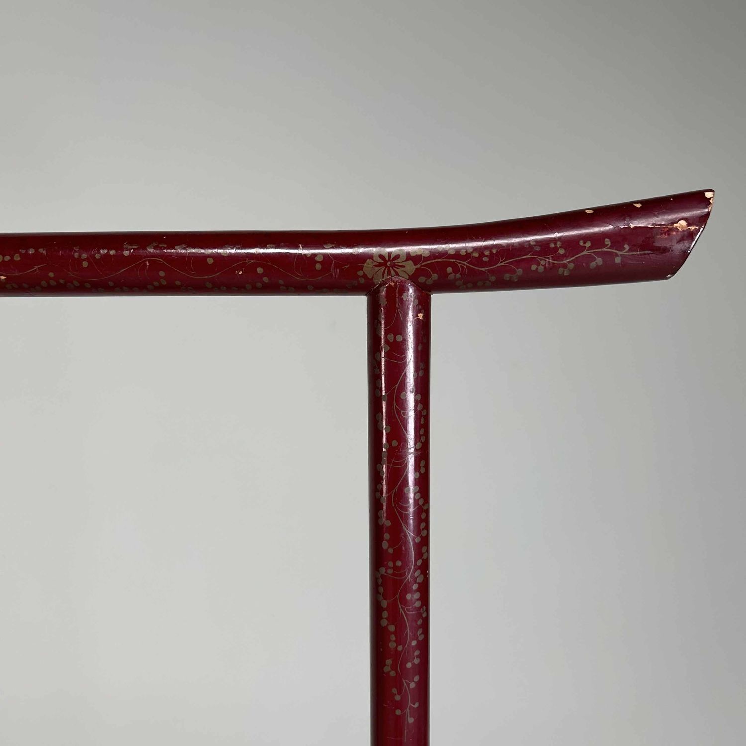 Antique Japanese Lacquered 'Crane' Kimono Hanger Stand (Ikō), Meiji Period.