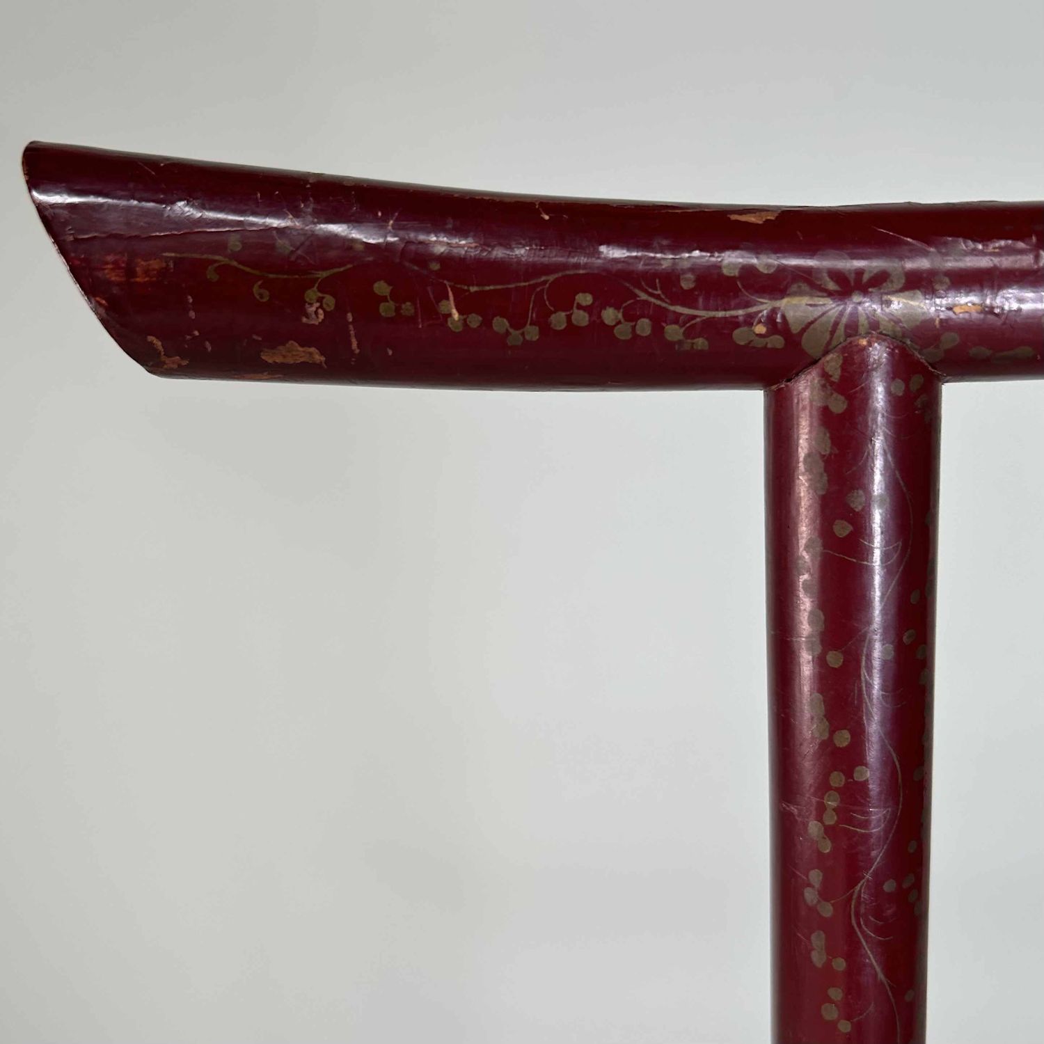 Antique Japanese Lacquered 'Crane' Kimono Hanger Stand (Ikō), Meiji Period.