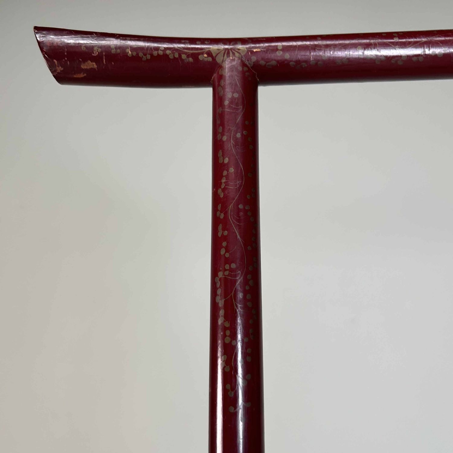 Antique Japanese Lacquered 'Crane' Kimono Hanger Stand (Ikō), Meiji Period.