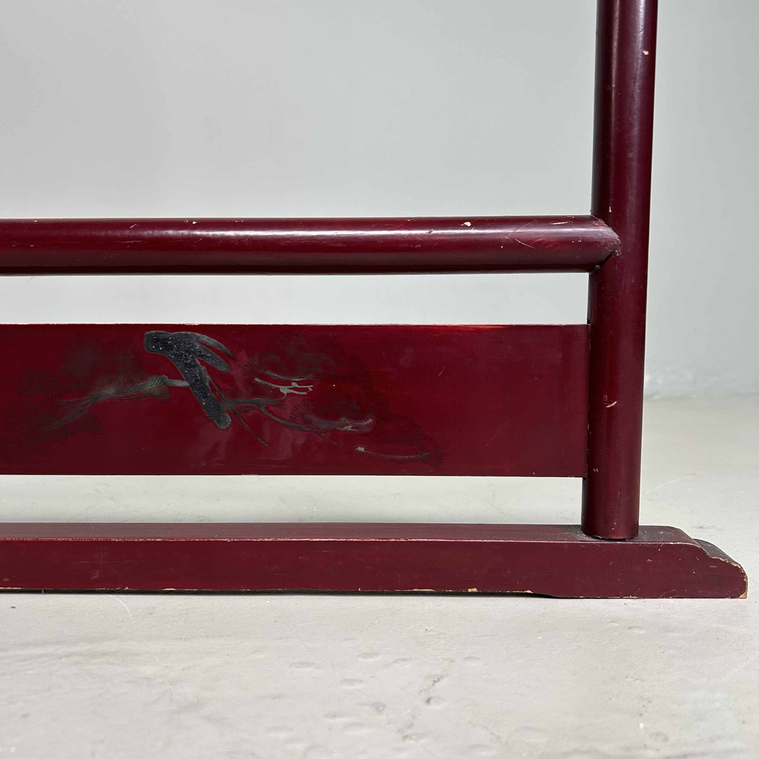 Antique Japanese Lacquered 'Crane' Kimono Hanger Stand (Ikō), Meiji Period.