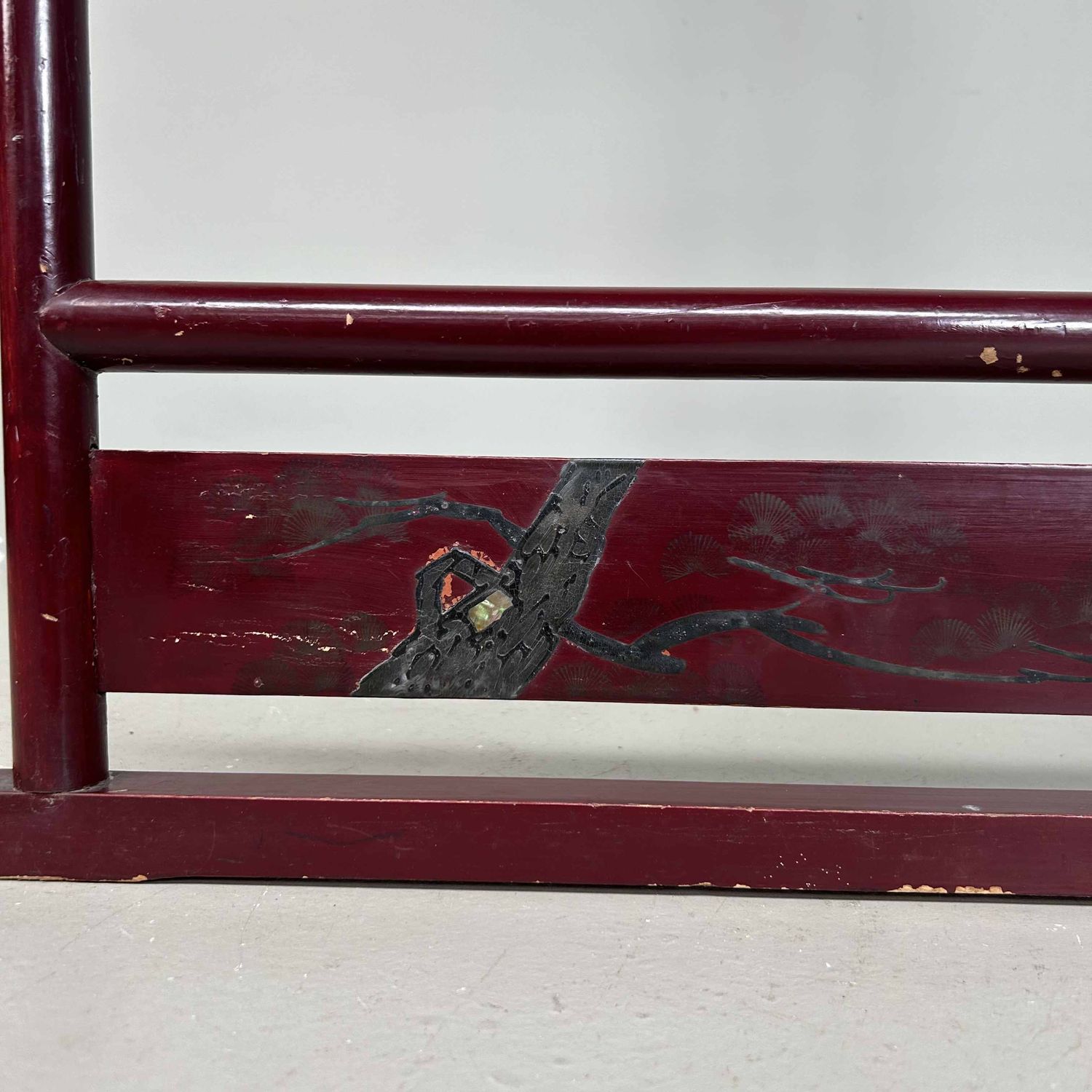 Antique Japanese Lacquered 'Crane' Kimono Hanger Stand (Ikō), Meiji Period.