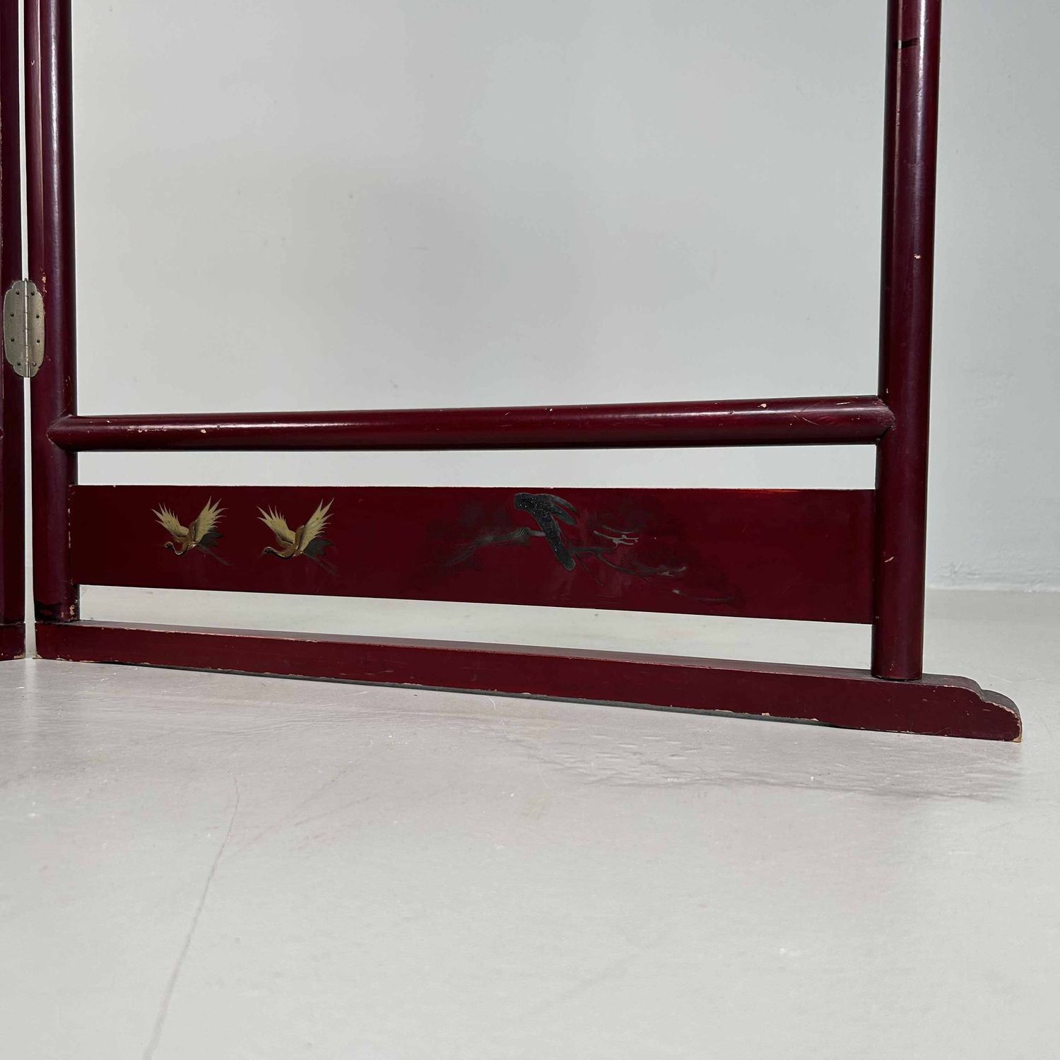 Antique Japanese Lacquered 'Crane' Kimono Hanger Stand (Ikō), Meiji Period.