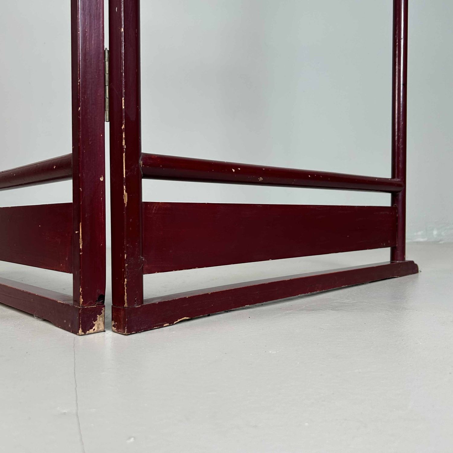 Antique Japanese Lacquered 'Crane' Kimono Hanger Stand (Ikō), Meiji Period.