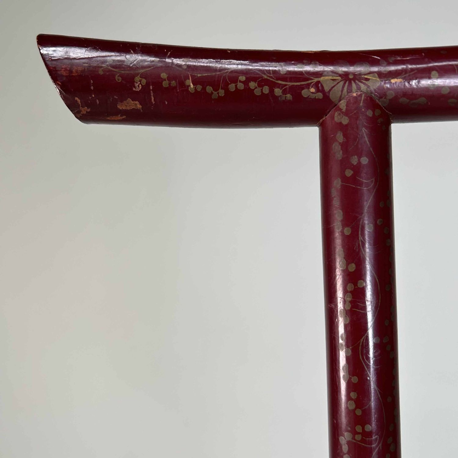 Antique Japanese Lacquered 'Crane' Kimono Hanger Stand (Ikō), Meiji Period.