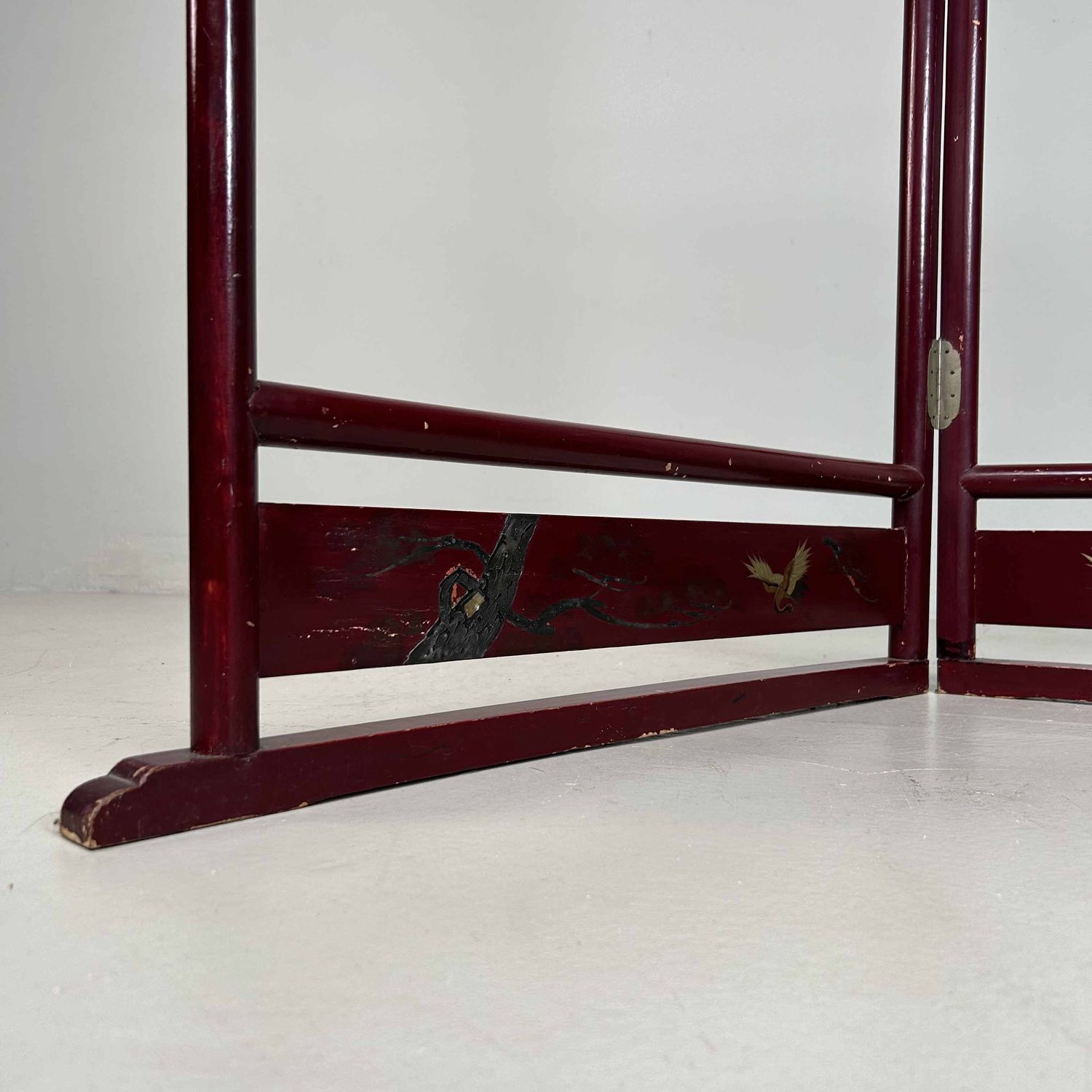 Antique Japanese Lacquered 'Crane' Kimono Hanger Stand (Ikō), Meiji Period.