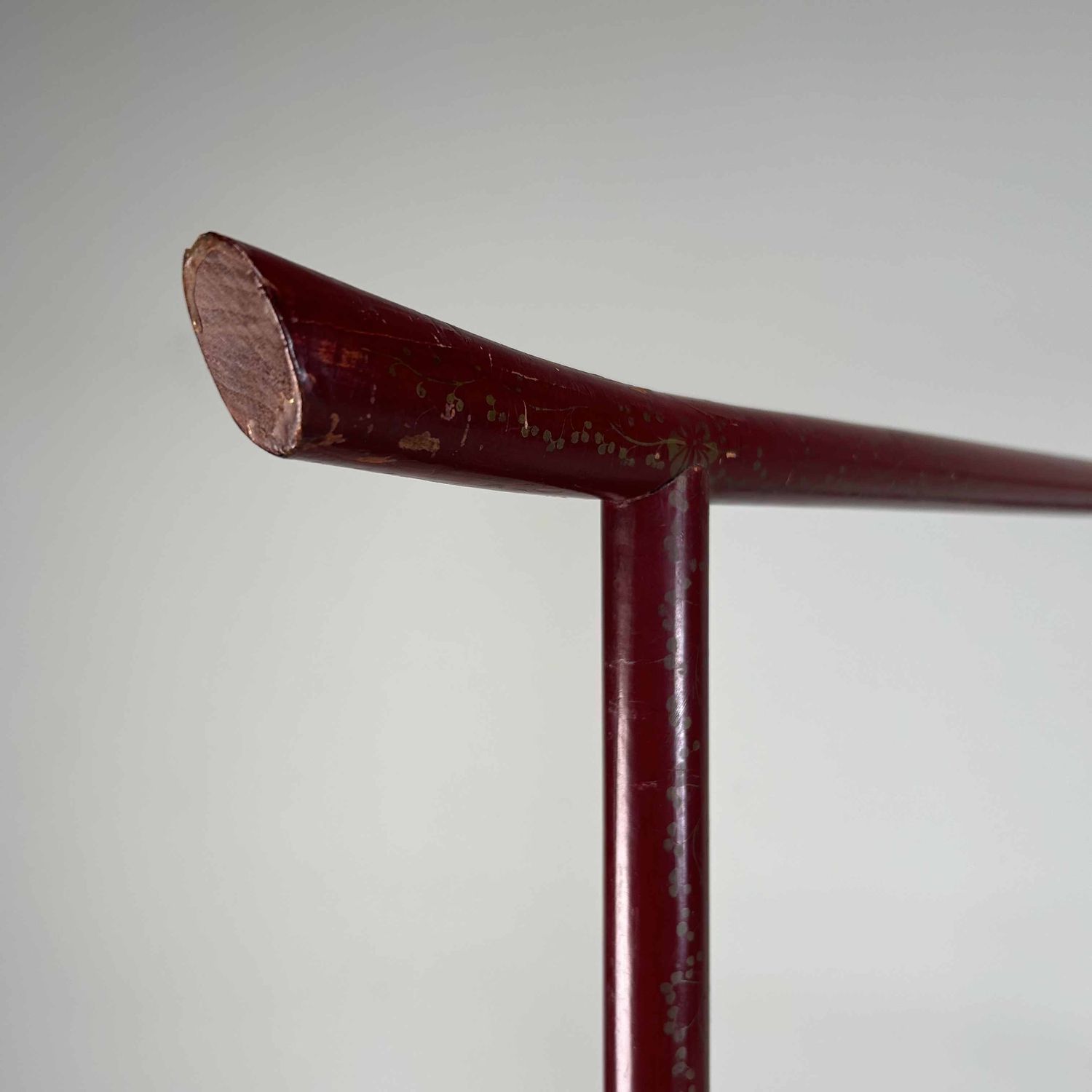Antique Japanese Lacquered 'Crane' Kimono Hanger Stand (Ikō), Meiji Period.