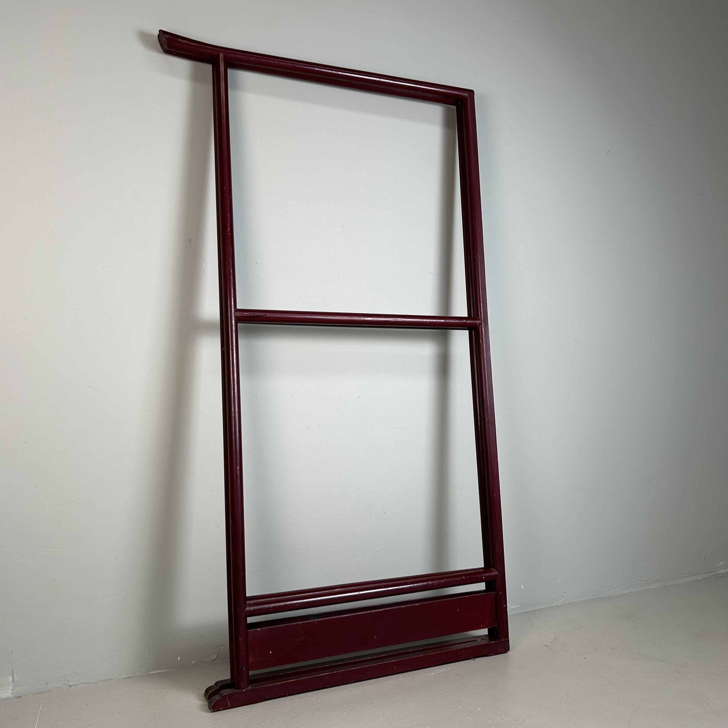 Antique Japanese Lacquered 'Crane' Kimono Hanger Stand (Ikō), Meiji Period.