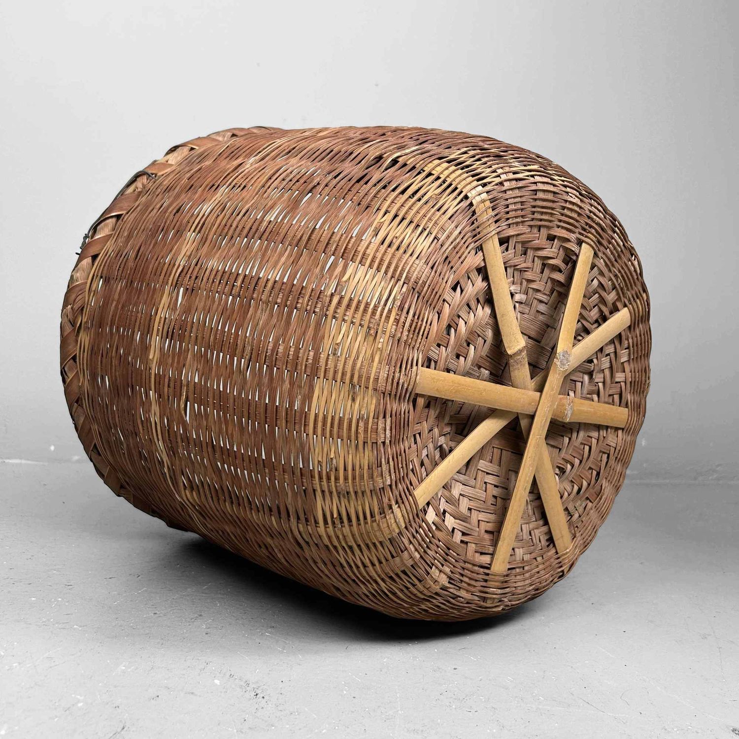 Traditionele Japanse Okimono Kago (置物籠) Bamboe Mand, Shōwa. Traditionele Japanse Okimono Kago (置物籠) Bamboe Mand, Shōwa.