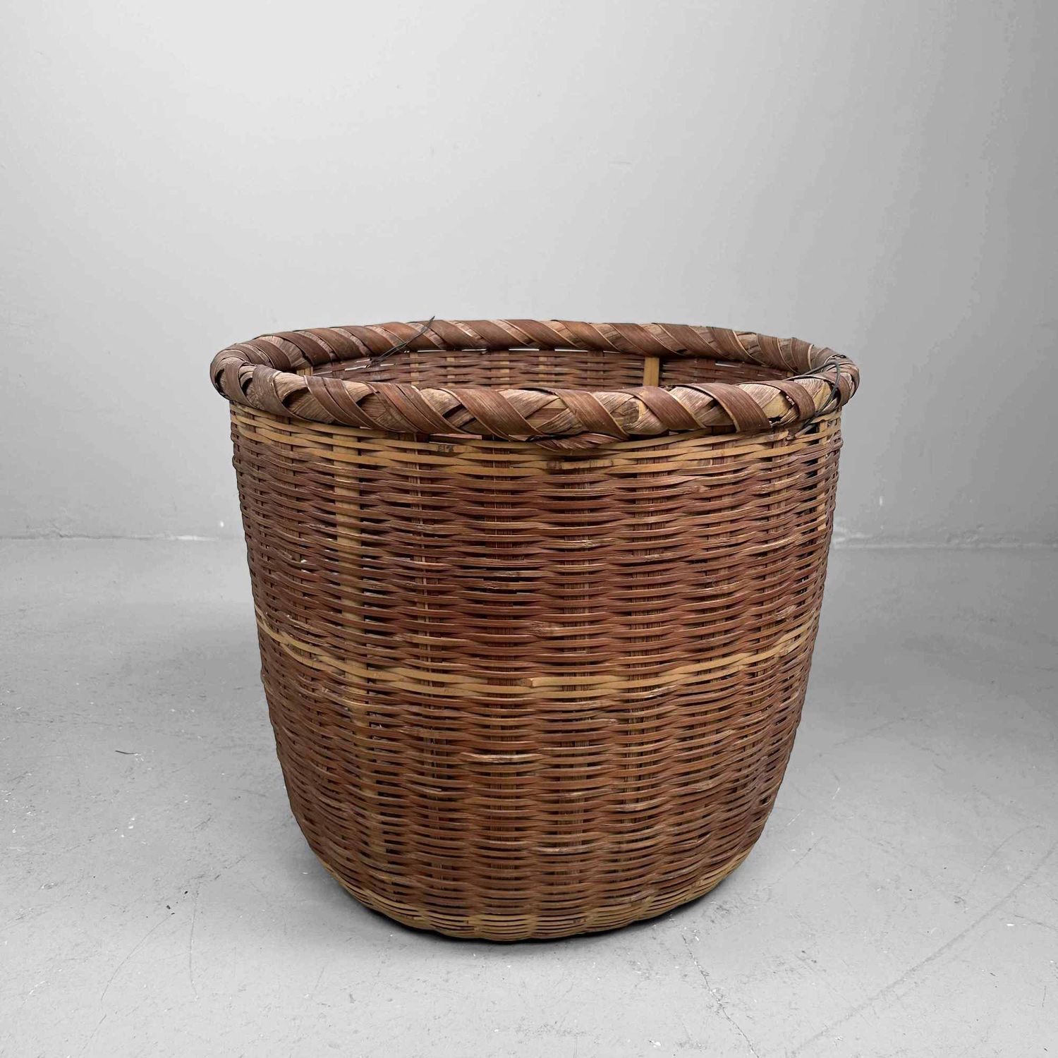 Traditionele Japanse Okimono Kago (置物籠) Bamboe Mand, Shōwa. Traditionele Japanse Okimono Kago (置物籠) Bamboe Mand, Shōwa.