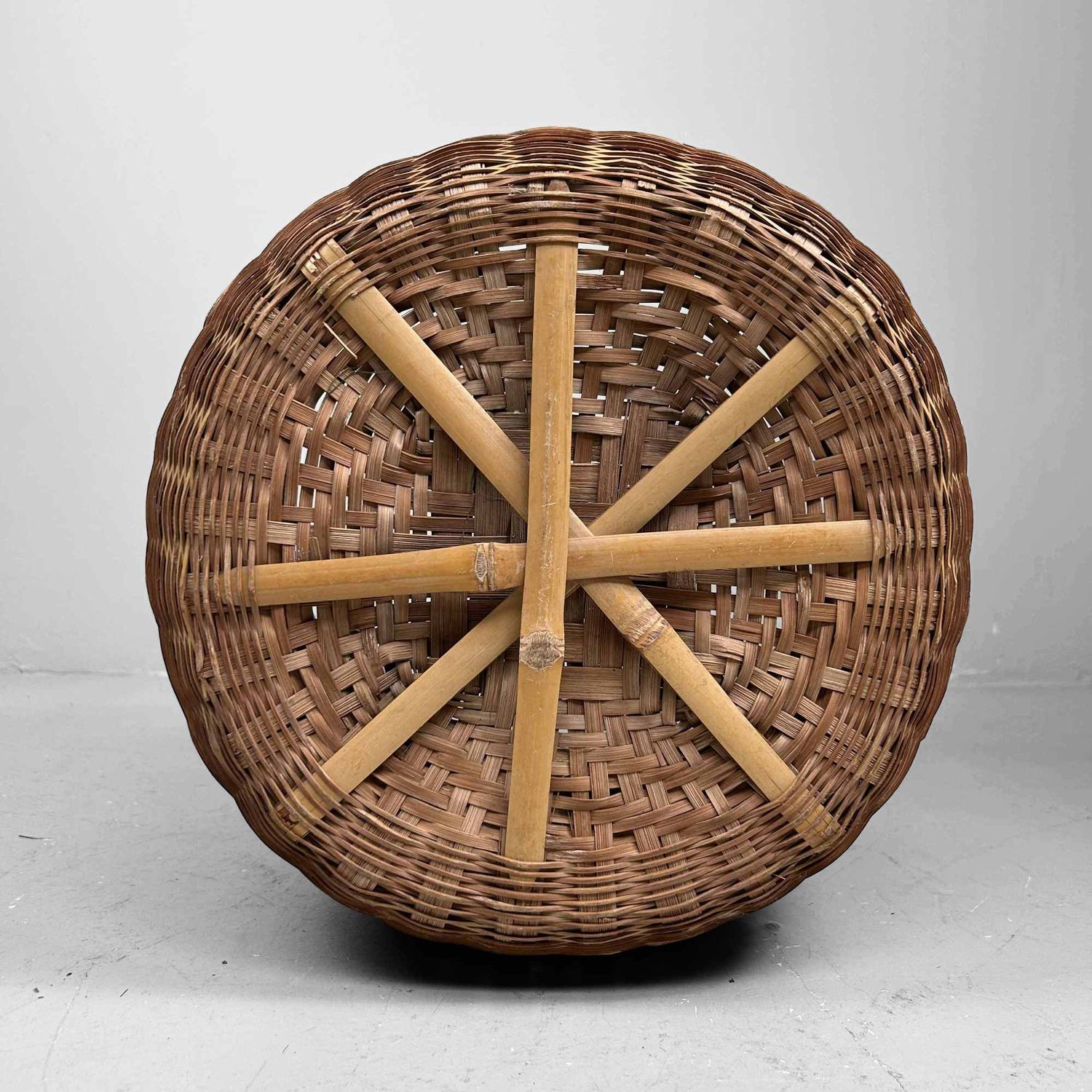 Traditionele Japanse Okimono Kago (置物籠) Bamboe Mand, Shōwa. Traditionele Japanse Okimono Kago (置物籠) Bamboe Mand, Shōwa.