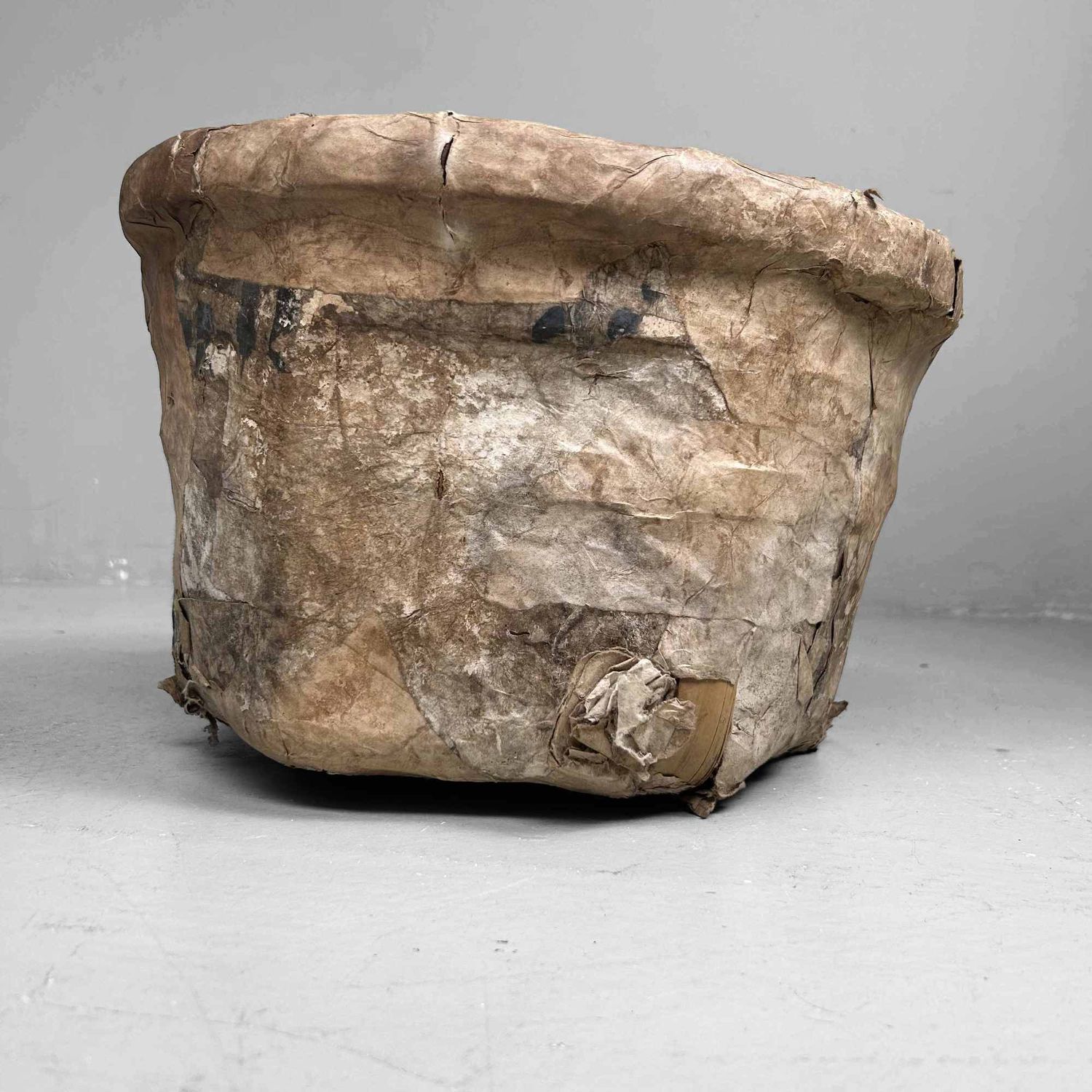 Antieke Bamboe Mand met Washi Papier, Meiji-periode, Japan.