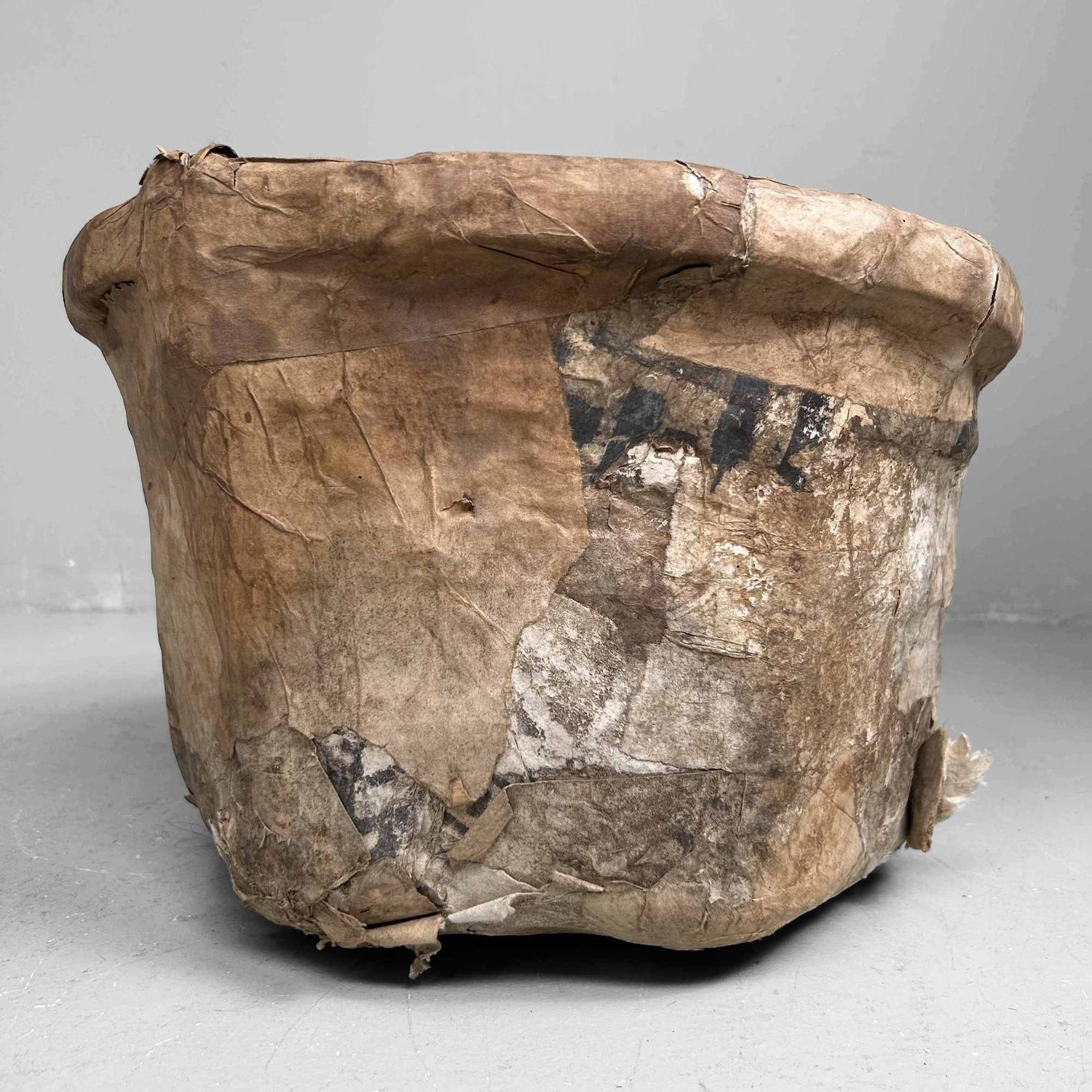 Antieke Bamboe Mand met Washi Papier, Meiji-periode, Japan.