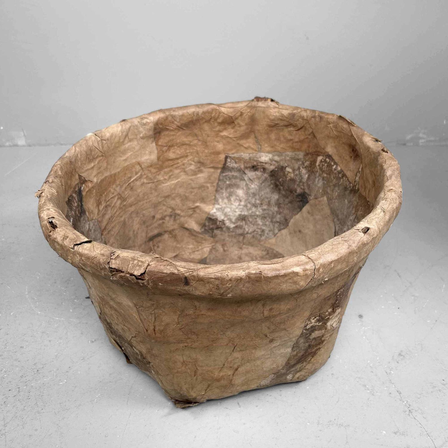 Antieke Bamboe Mand met Washi Papier, Meiji-periode, Japan.