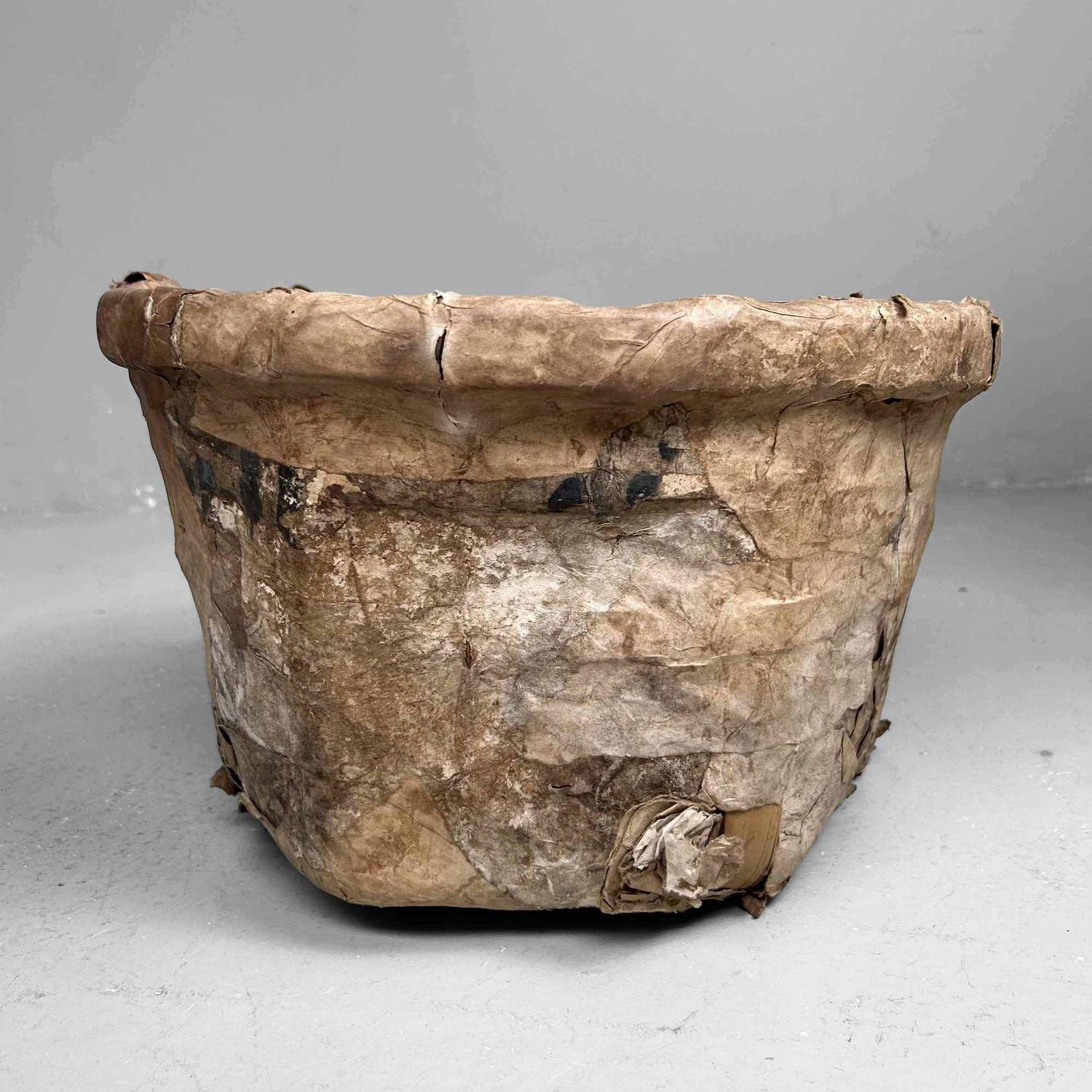 Antieke Bamboe Mand met Washi Papier, Meiji-periode, Japan.