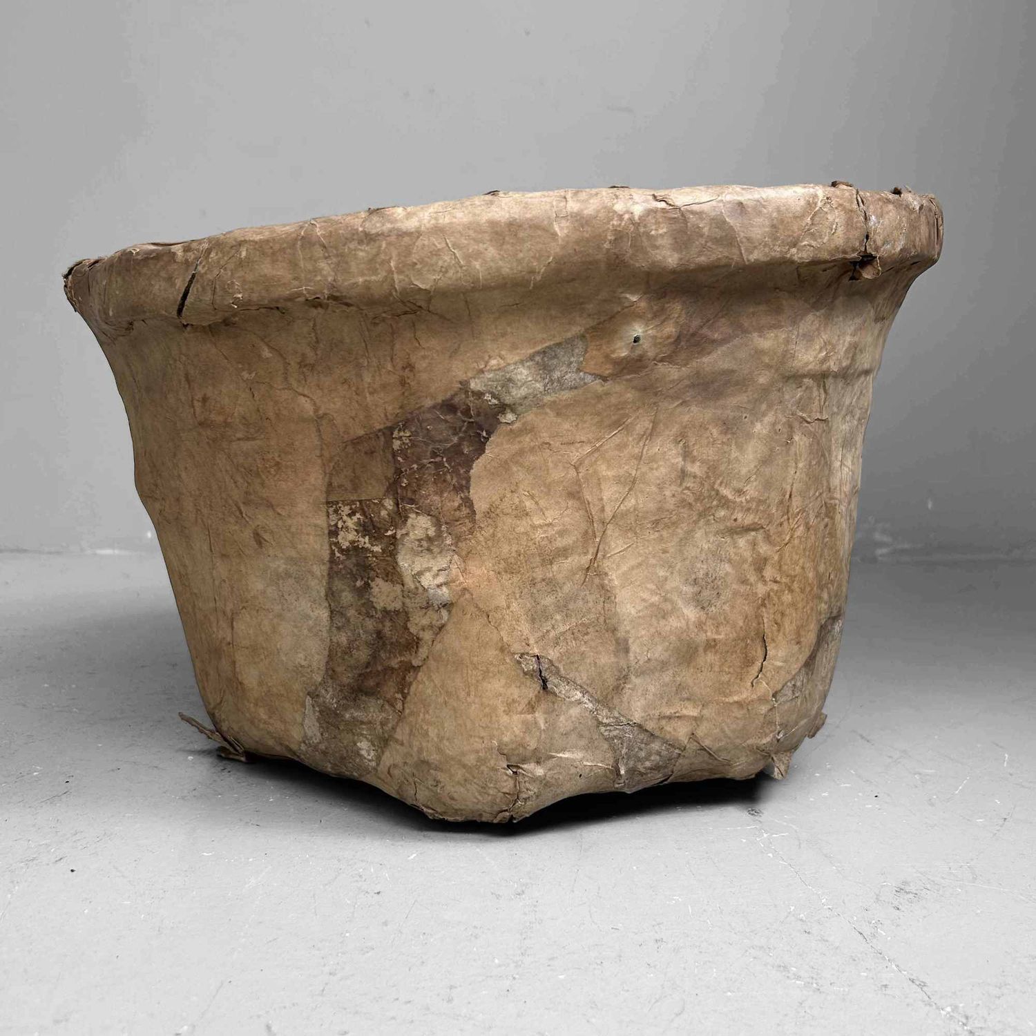 Antieke Bamboe Mand met Washi Papier, Meiji-periode, Japan.