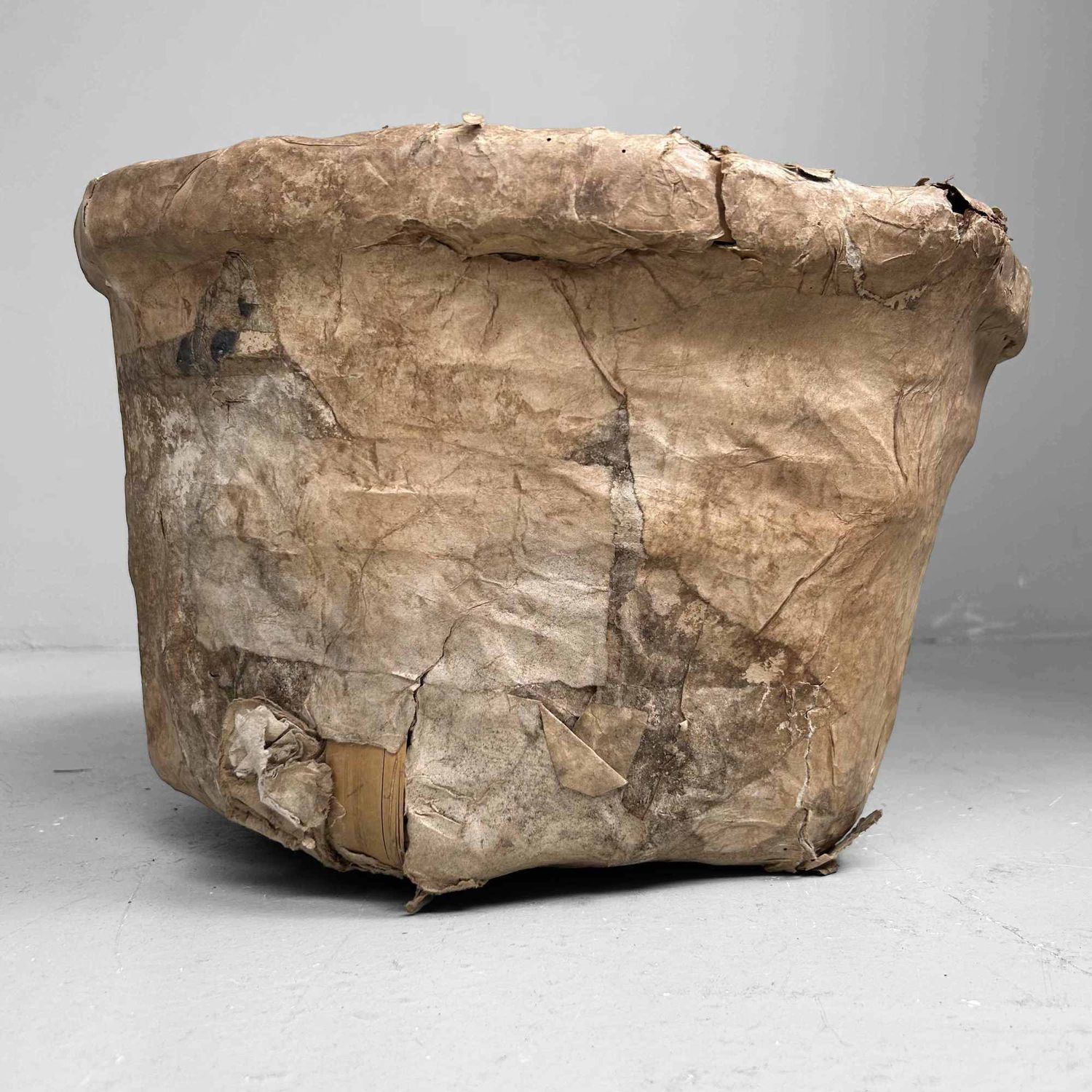 Antieke Bamboe Mand met Washi Papier, Meiji-periode, Japan.