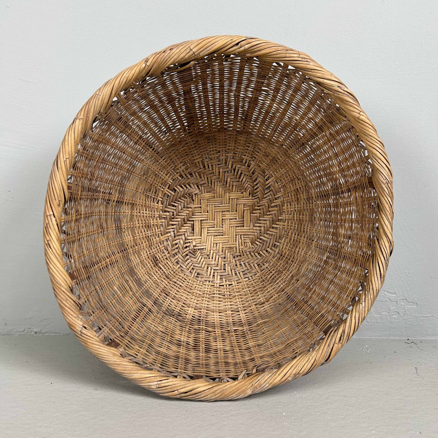 Traditionele Bamboe Oogstmand, Japan, jaren '40. Traditionele Bamboe Oogstmand, Japan, jaren '40.