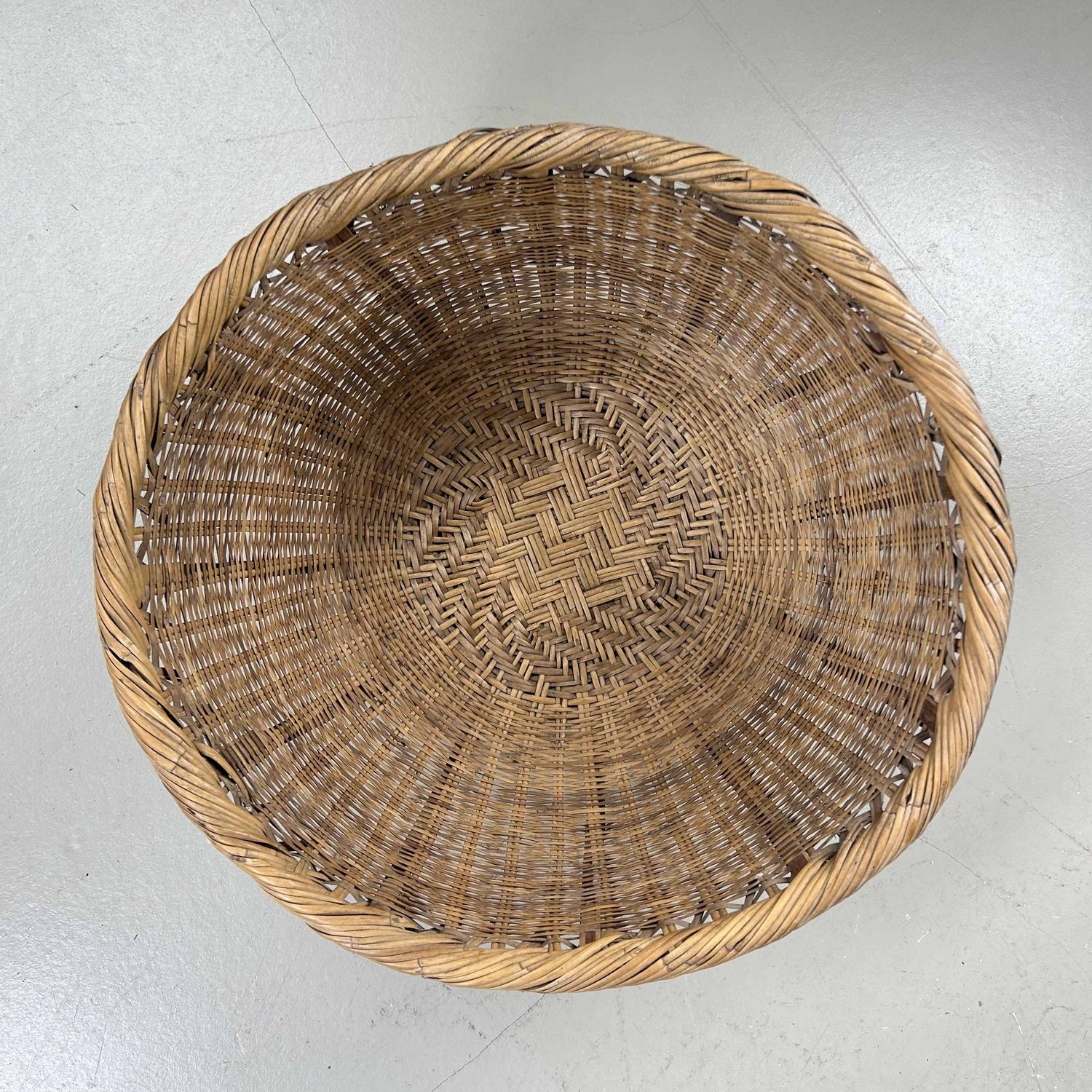 Traditionele Bamboe Oogstmand, Japan, jaren '40. Traditionele Bamboe Oogstmand, Japan, jaren '40.