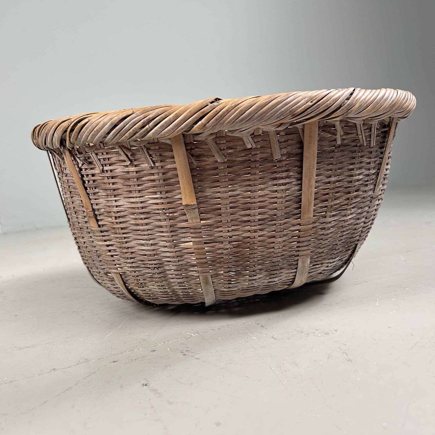 Traditionele Bamboe Oogstmand, Japan, jaren '40. Traditionele Bamboe Oogstmand, Japan, jaren '40.