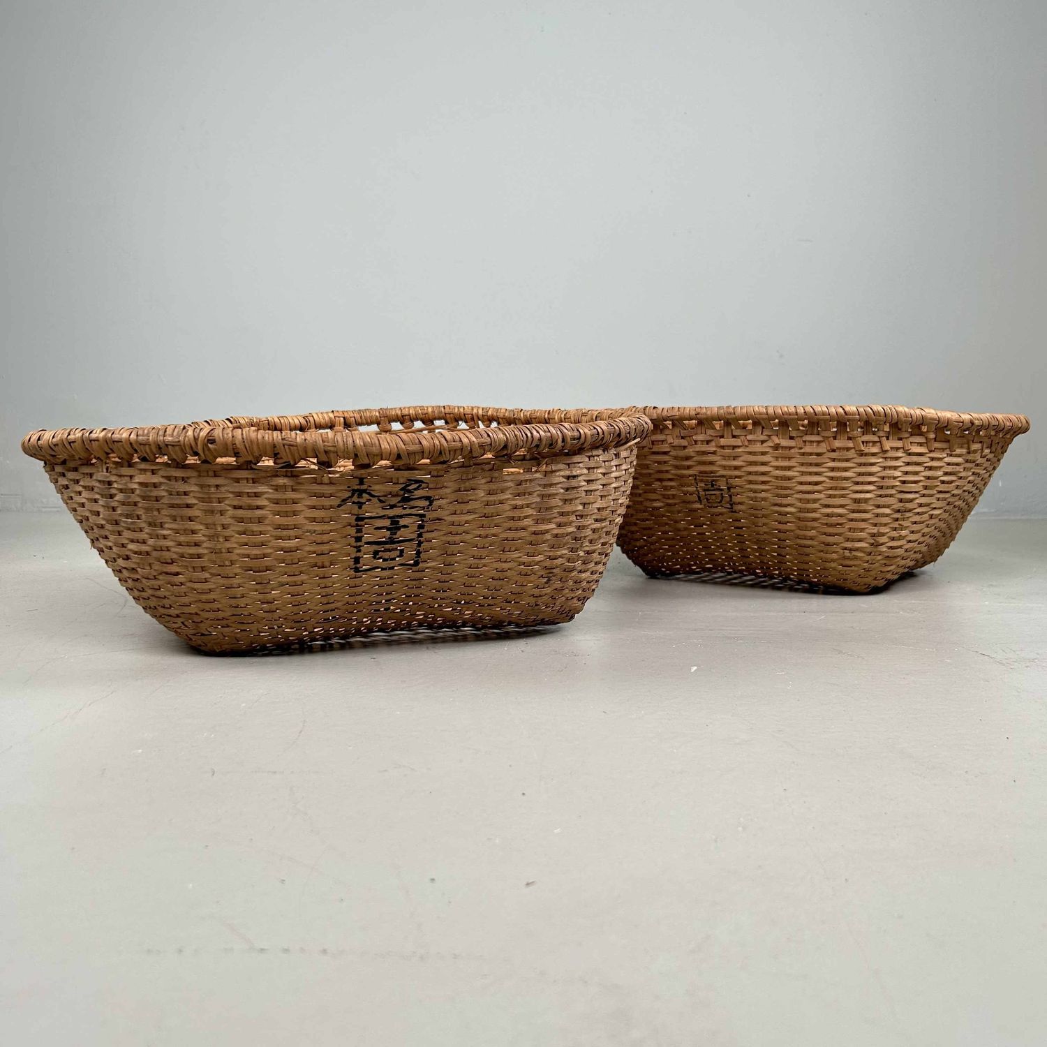 Set Hand Gevlochten Rieten Manden, Shōwa-periode, Japan.