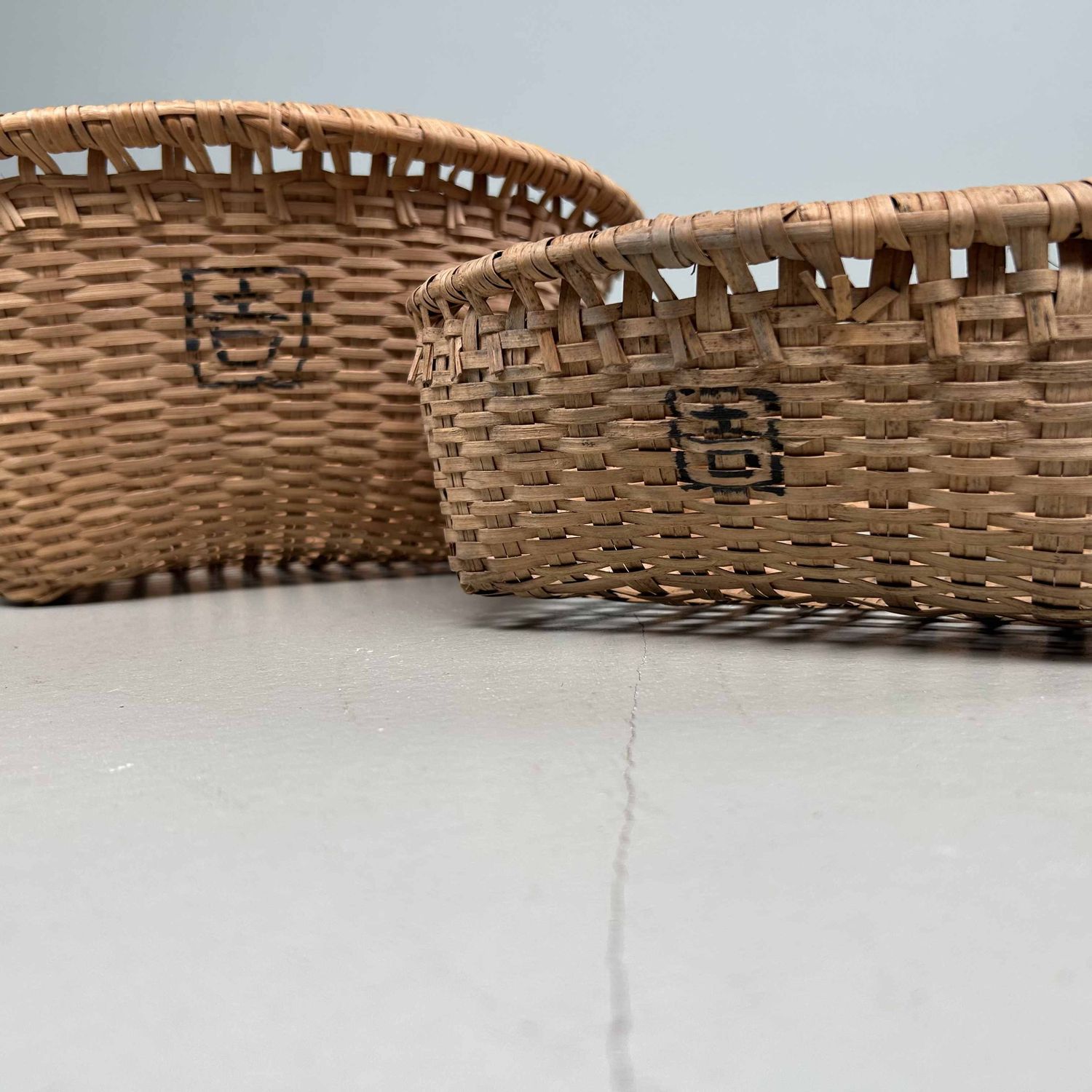 Set Hand Gevlochten Rieten Manden, Shōwa-periode, Japan.