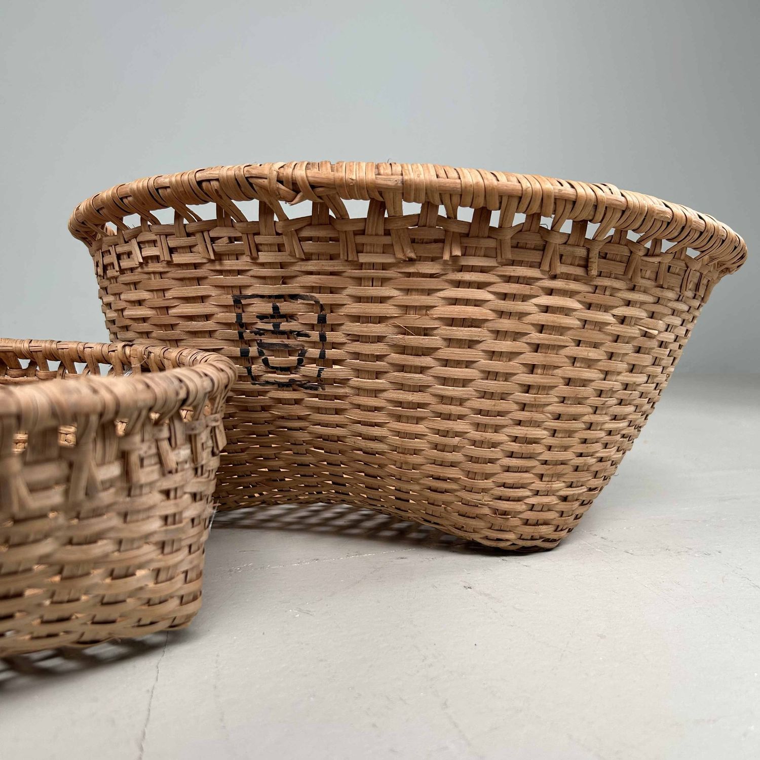 Set Hand Gevlochten Rieten Manden, Shōwa-periode, Japan.