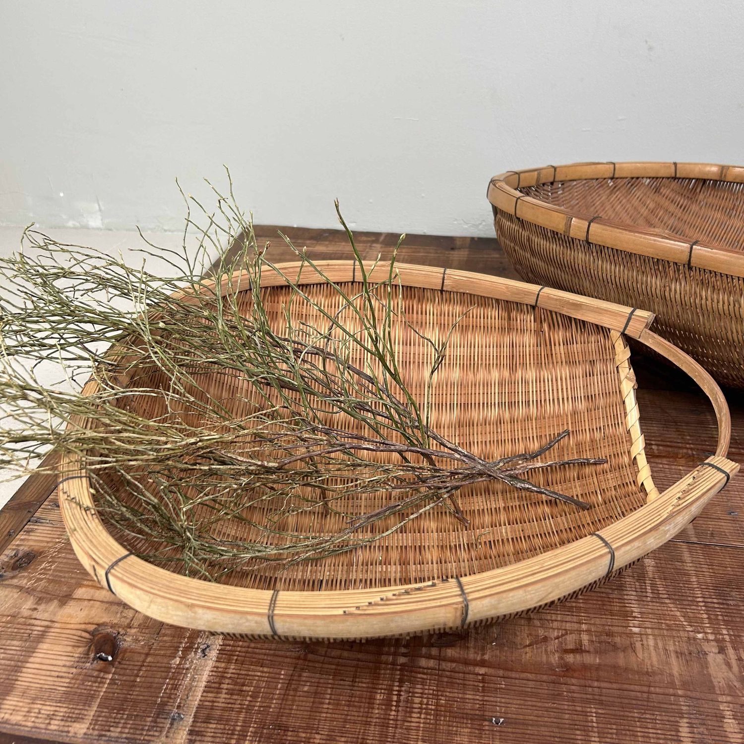 Set Japanse Kago Zaru Droogmanden, Bamboe, Shōwa periode. Set Japanse Kago Zaru Droogmanden, Bamboe, Shōwa periode.