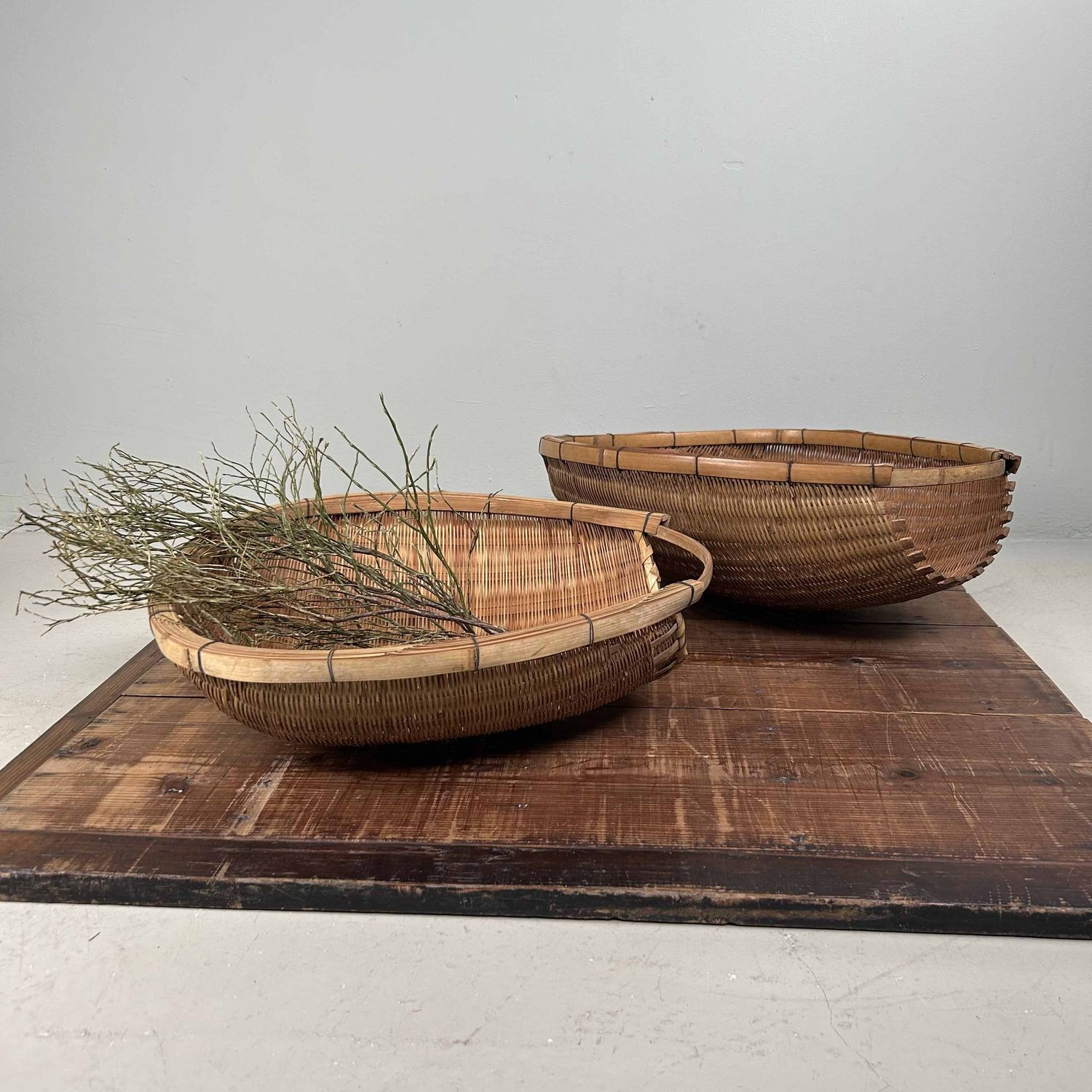 Set Japanse Kago Zaru Droogmanden, Bamboe, Shōwa periode. Set Japanse Kago Zaru Droogmanden, Bamboe, Shōwa periode.