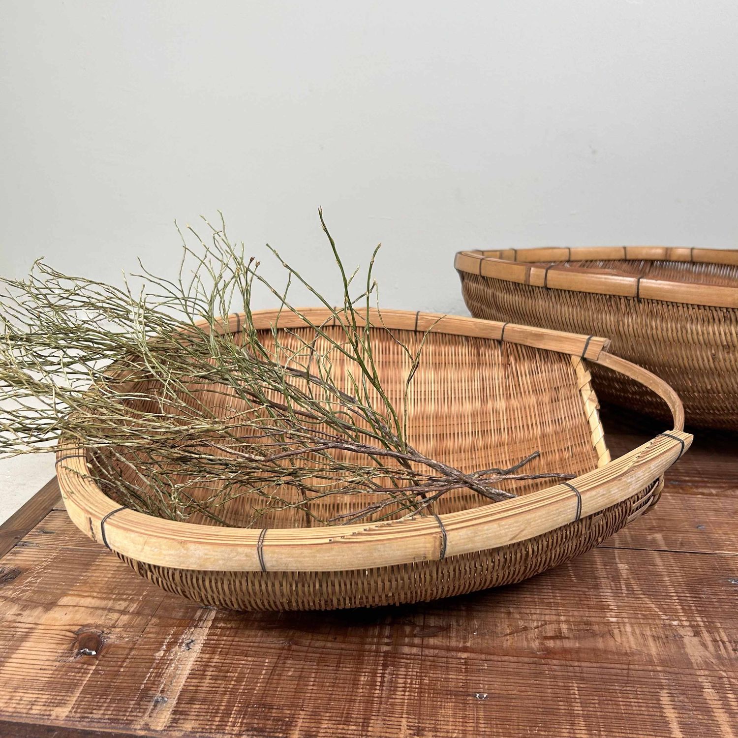 Set Japanse Kago Zaru Droogmanden, Bamboe, Shōwa periode. Set Japanse Kago Zaru Droogmanden, Bamboe, Shōwa periode.