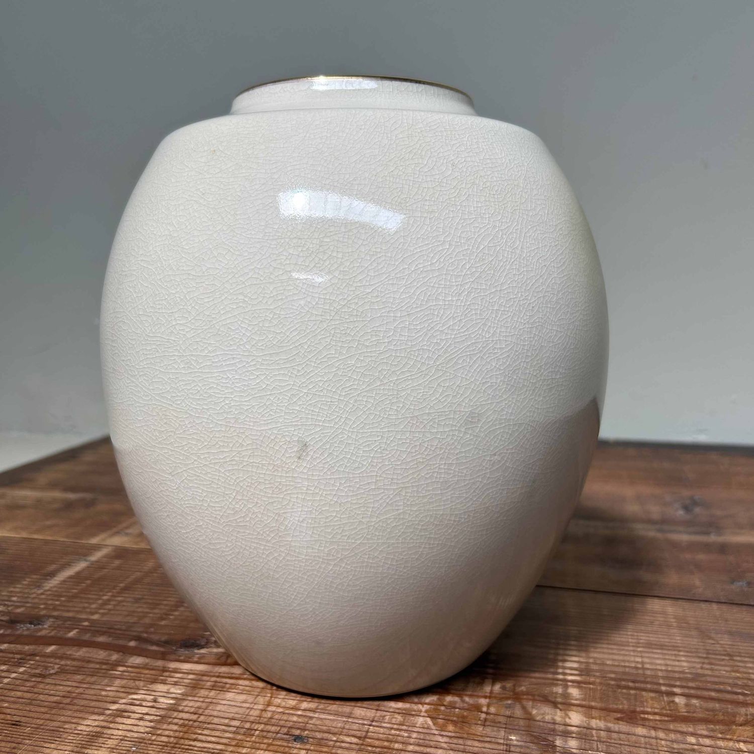 Japanese Kutani (九谷焼) Ikebana flower vase from the 1970s.