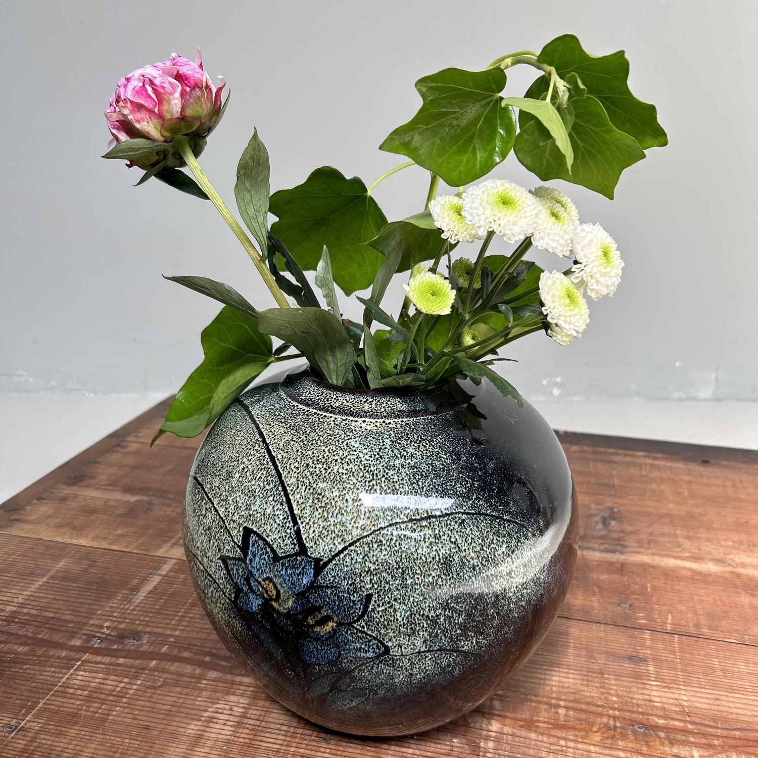 Mid Century Shigaraki Ikebana Bloemenvaas door Kaoru Ohara, Japan.